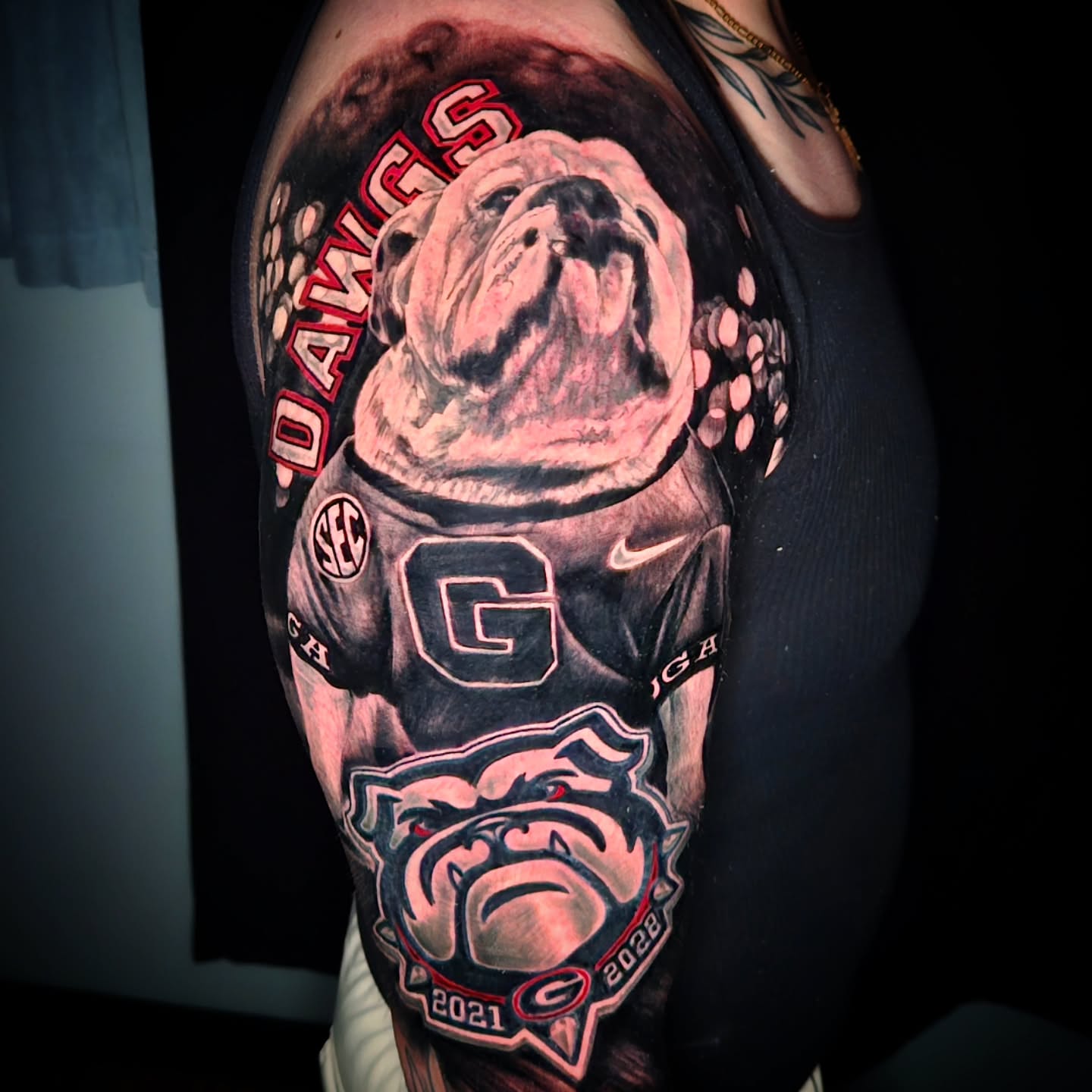 Bulldog realism tattoo on the upper arm by Mike Bugenhagen