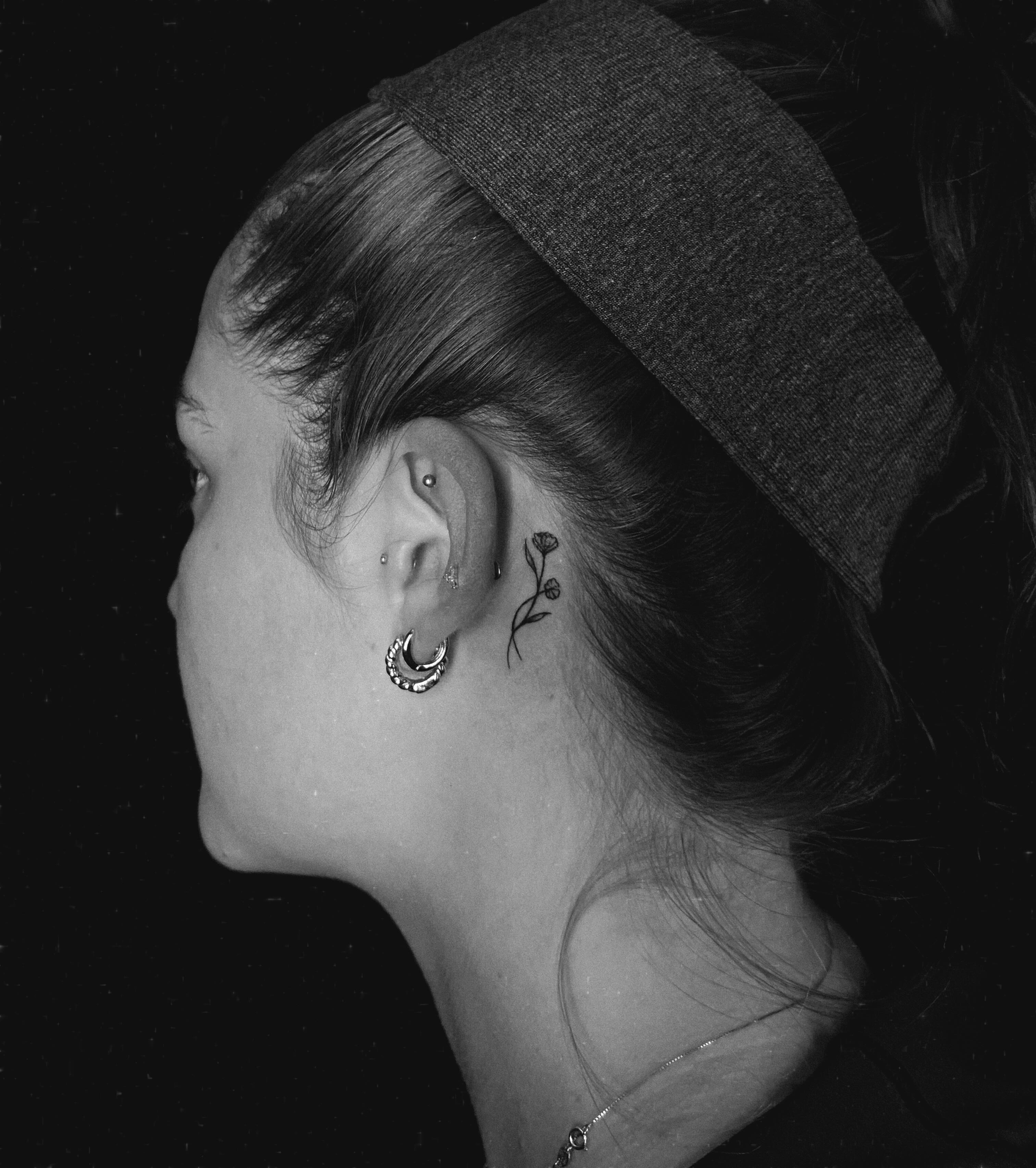 Flower black and grey tattoo on the neck by 𝕶𝖆𝖒 ~ 𝕿𝖆𝖙𝖙𝖔𝖔 𝕬𝖗𝖙𝖎𝖘𝖙
