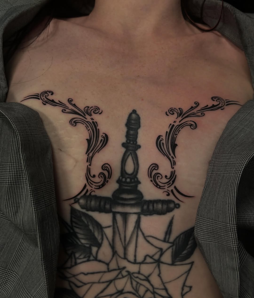 Sword and floral ornamental tattoo on the chest by 𝕶𝖆𝖒 ~ 𝕿𝖆𝖙𝖙𝖔𝖔 𝕬𝖗𝖙𝖎𝖘𝖙