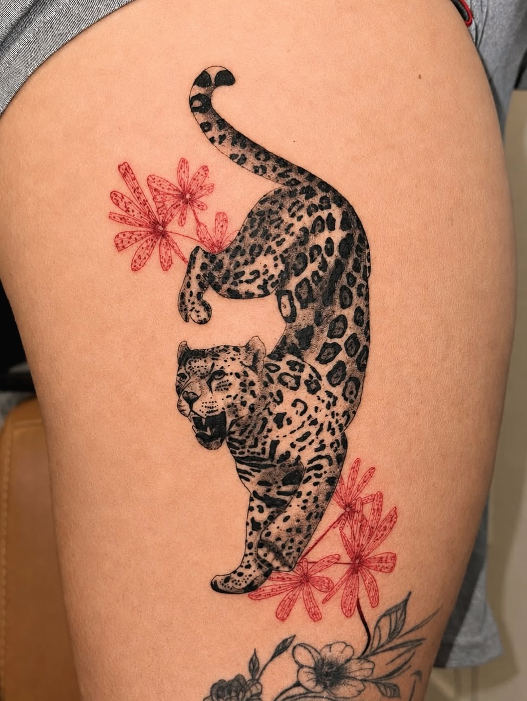 Leopard and flowers realism tattoo on the thigh by ππππππ