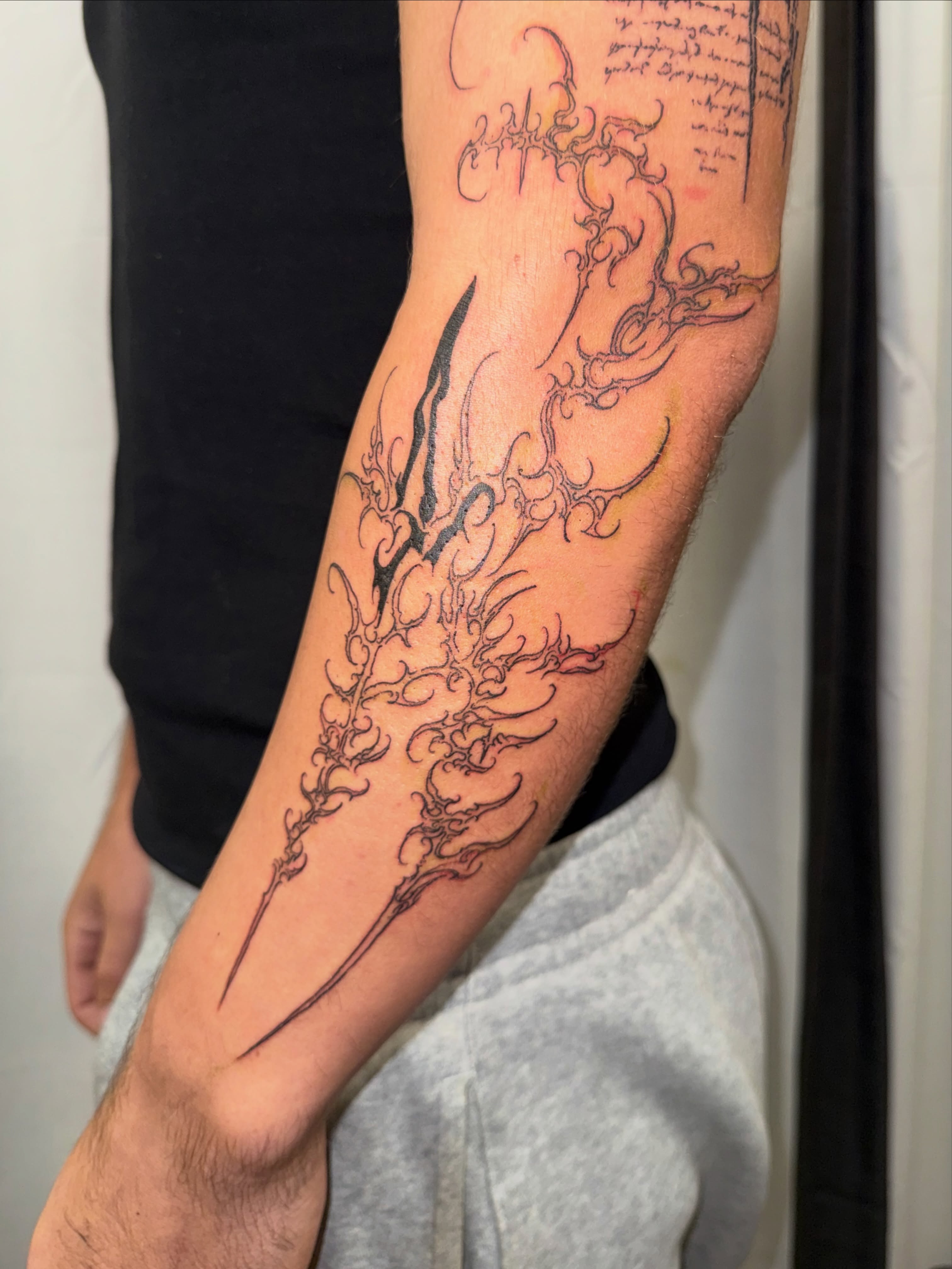 Tattoo by @diiv4n — black_and_grey