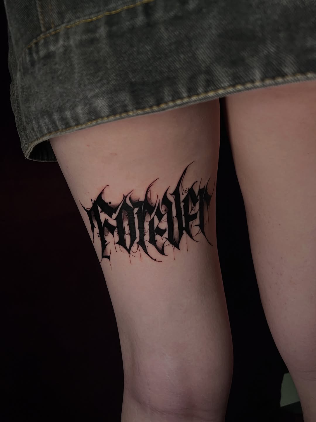 Word "Forever" blackwork tattoo on the thigh by 🤍# sanniii_au.🖇️