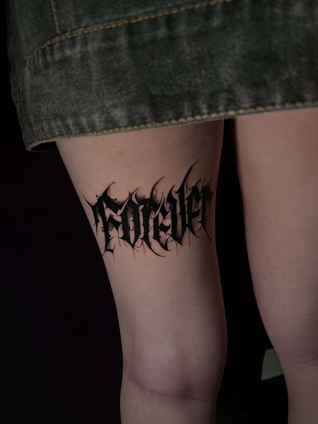 Forever lettering blackwork tattoo on the thigh by 🤍# sanniii_au.🖇️