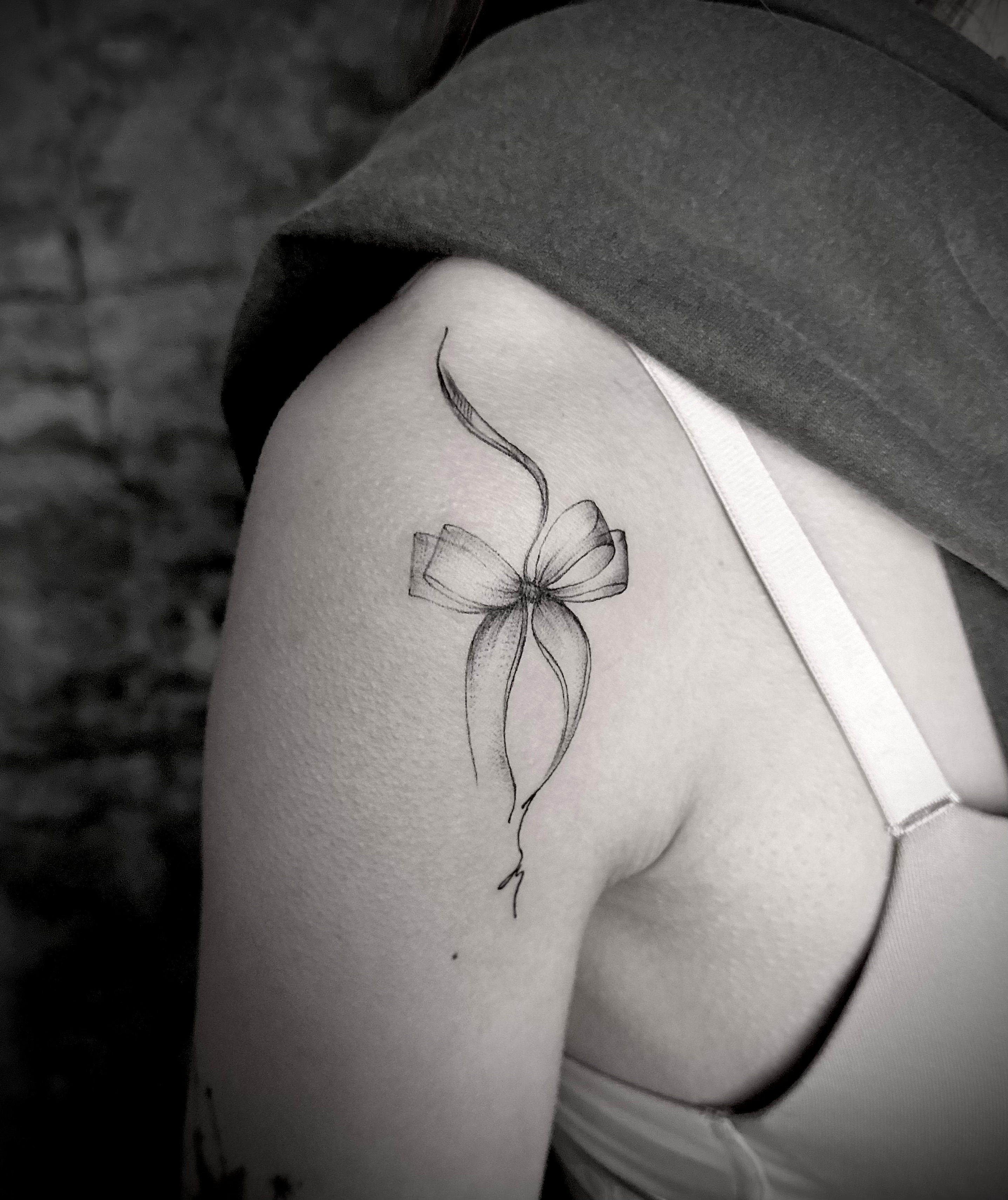 Tattoo by @nu9na_tattoo — black_and_grey