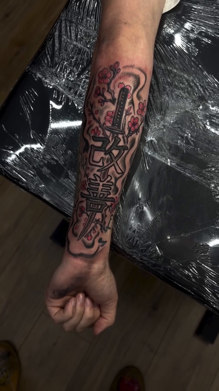 Japanese tattoo on the forearm by Mike Tatts