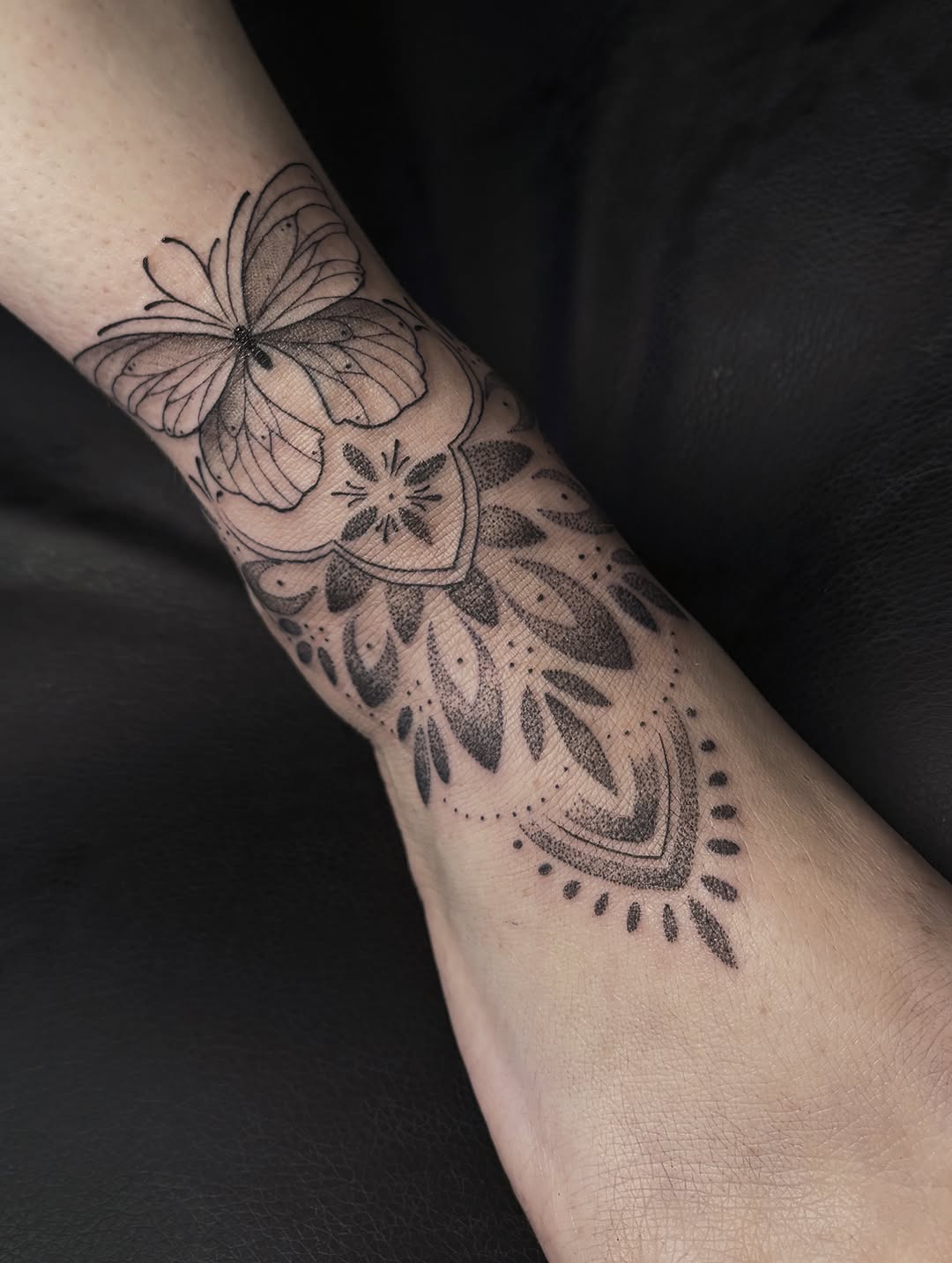 Tattoo by @harmonytattoo_ — fine_line, dotwork