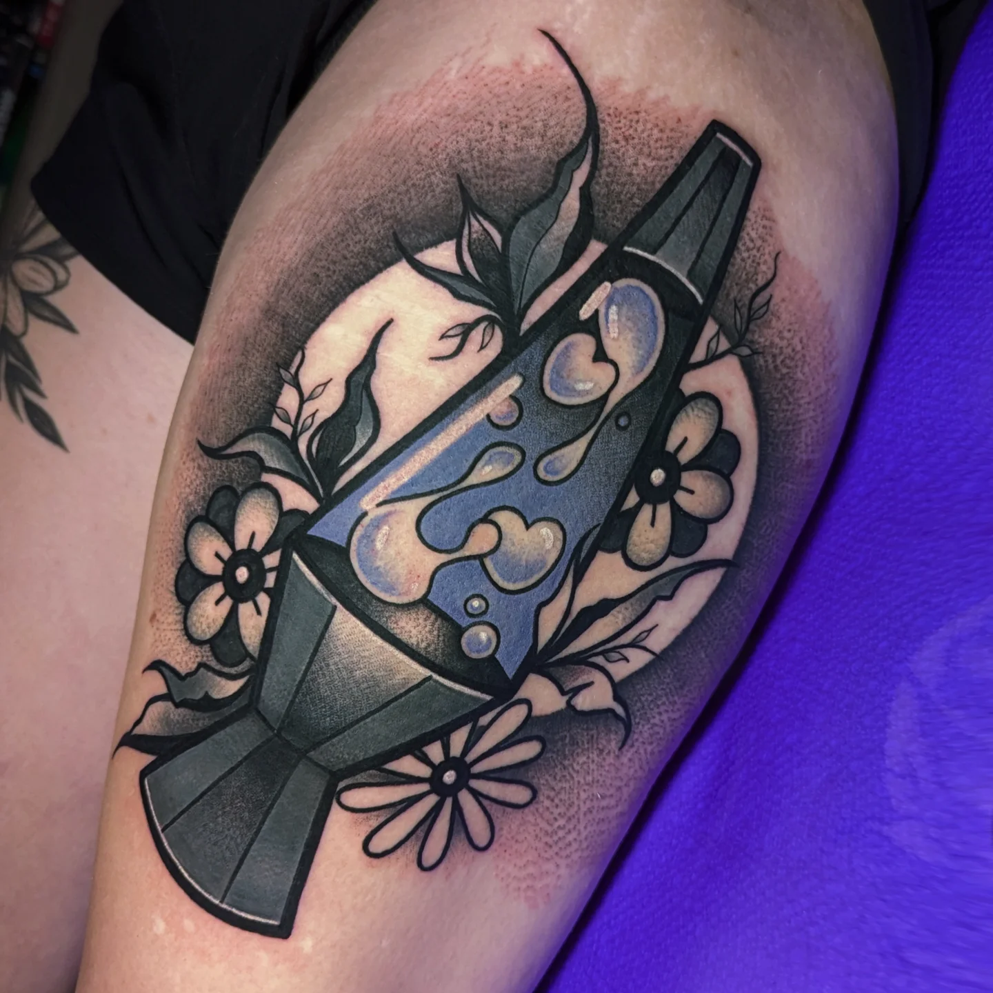 Knife with flowers American traditional tattoo on the thigh by 𝐈𝐚𝐧 𝐒𝐞𝐭𝐡 🕷️ Austin