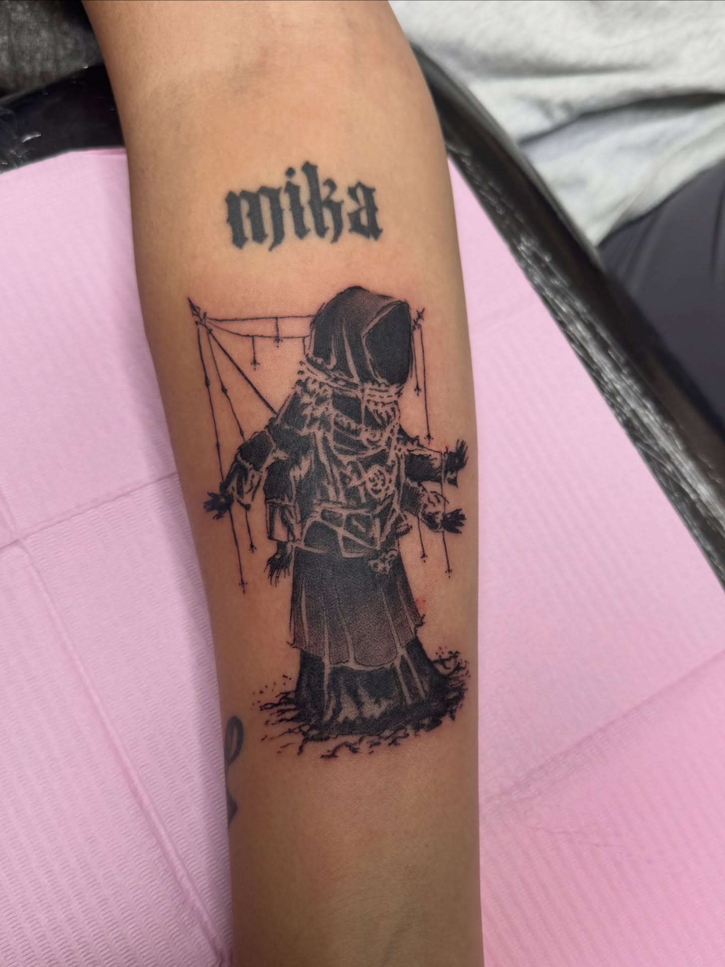 Tattoo by @chloemarietattoo โ black_and_grey