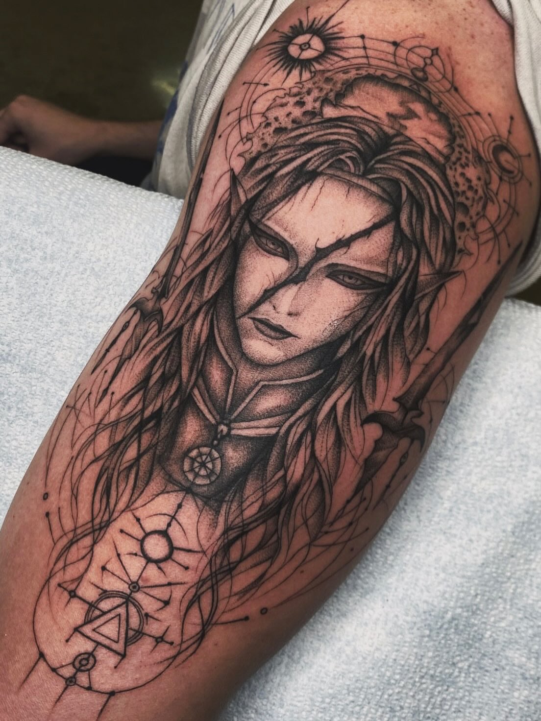 Tattoo by @codymasn โ black_and_grey, geometric