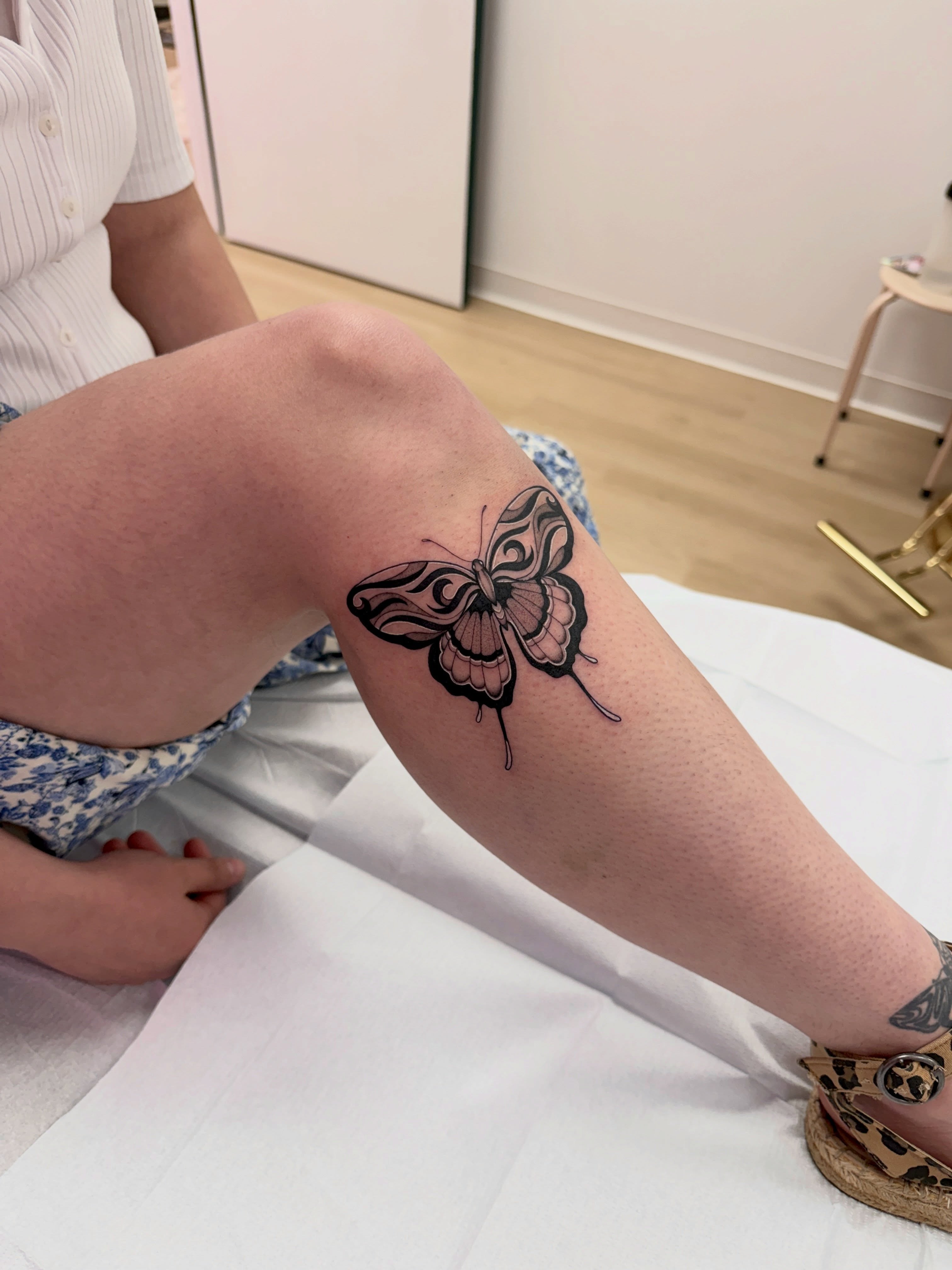 Tattoo by @lilindigotattoo โ black_and_grey
