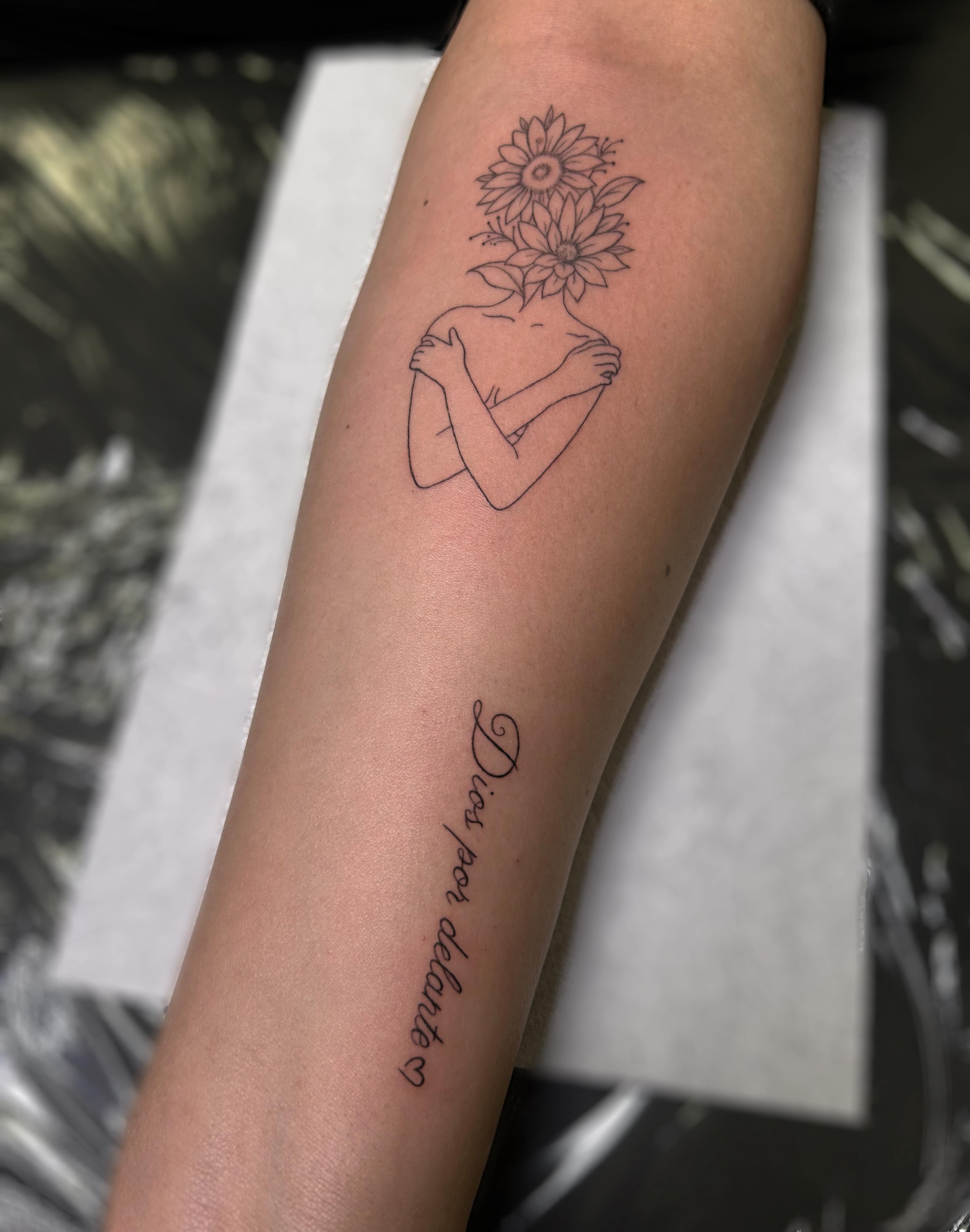 Baby with flowers fine line tattoo on the forearm by 𝒜𝓇𝓉𝒾𝓈𝓉 𝒟𝒶𝒾𝓈𝓎 ♡