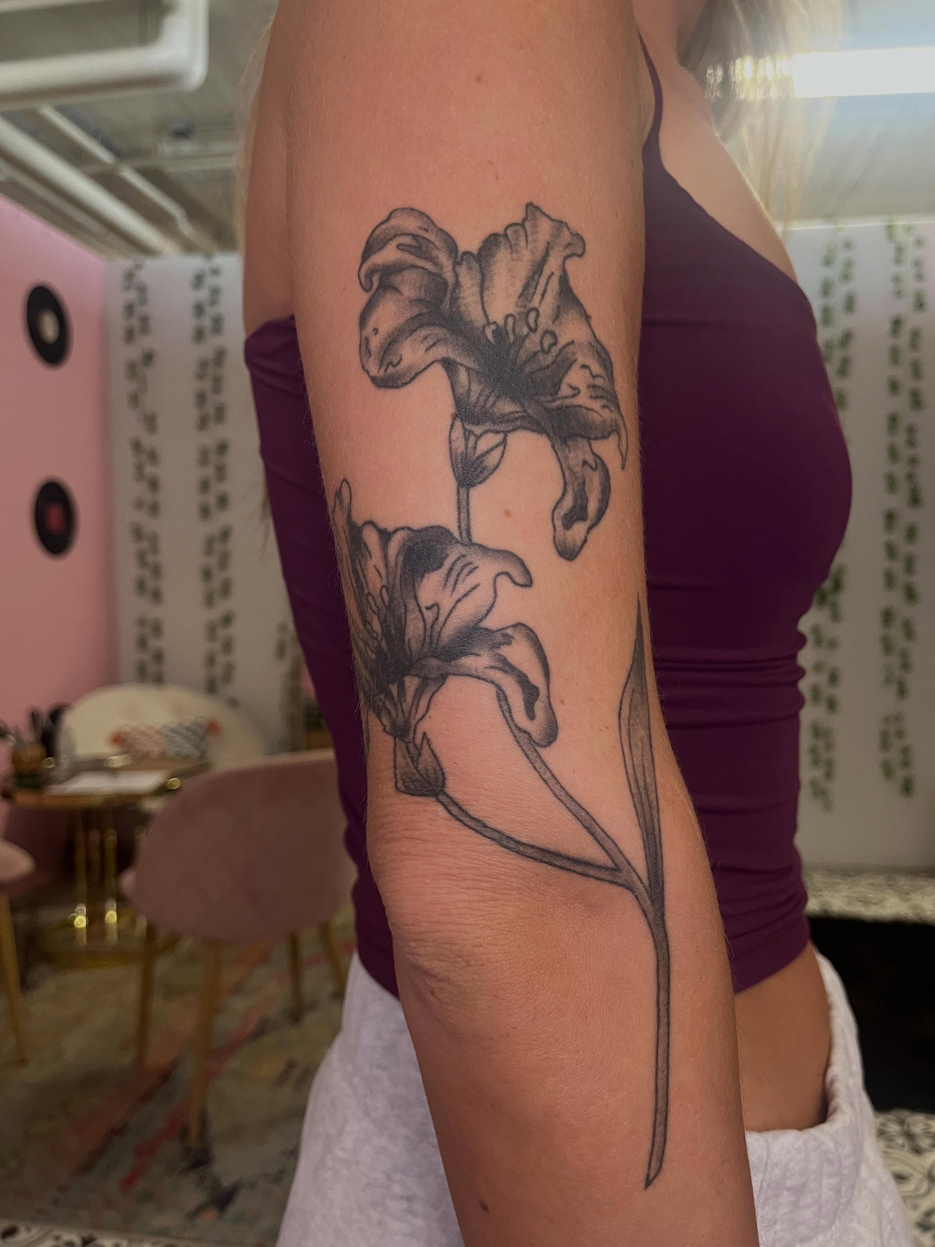 Tattoo by @elizabethzerena — black_and_grey