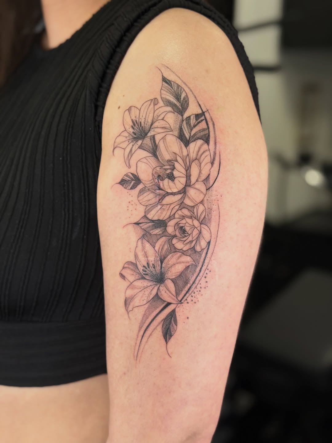 Tattoo by @yennyinktattoo β fine_line, black_and_grey