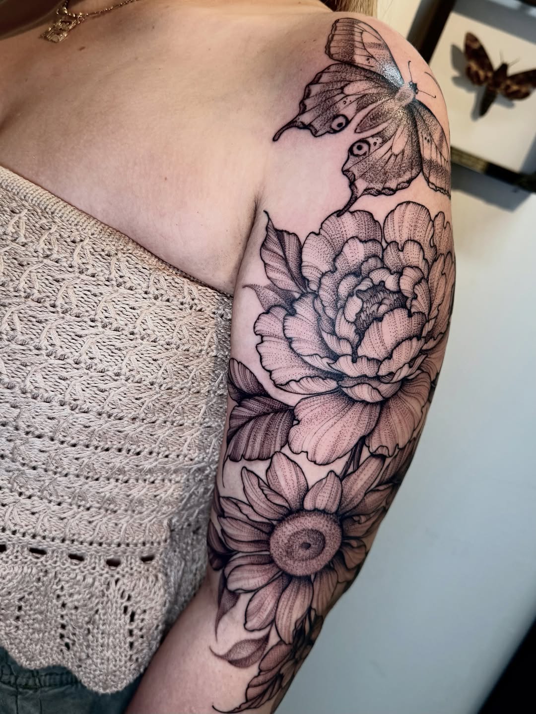 Tattoo by @arteink_bymirtha β dotwork, black_and_grey