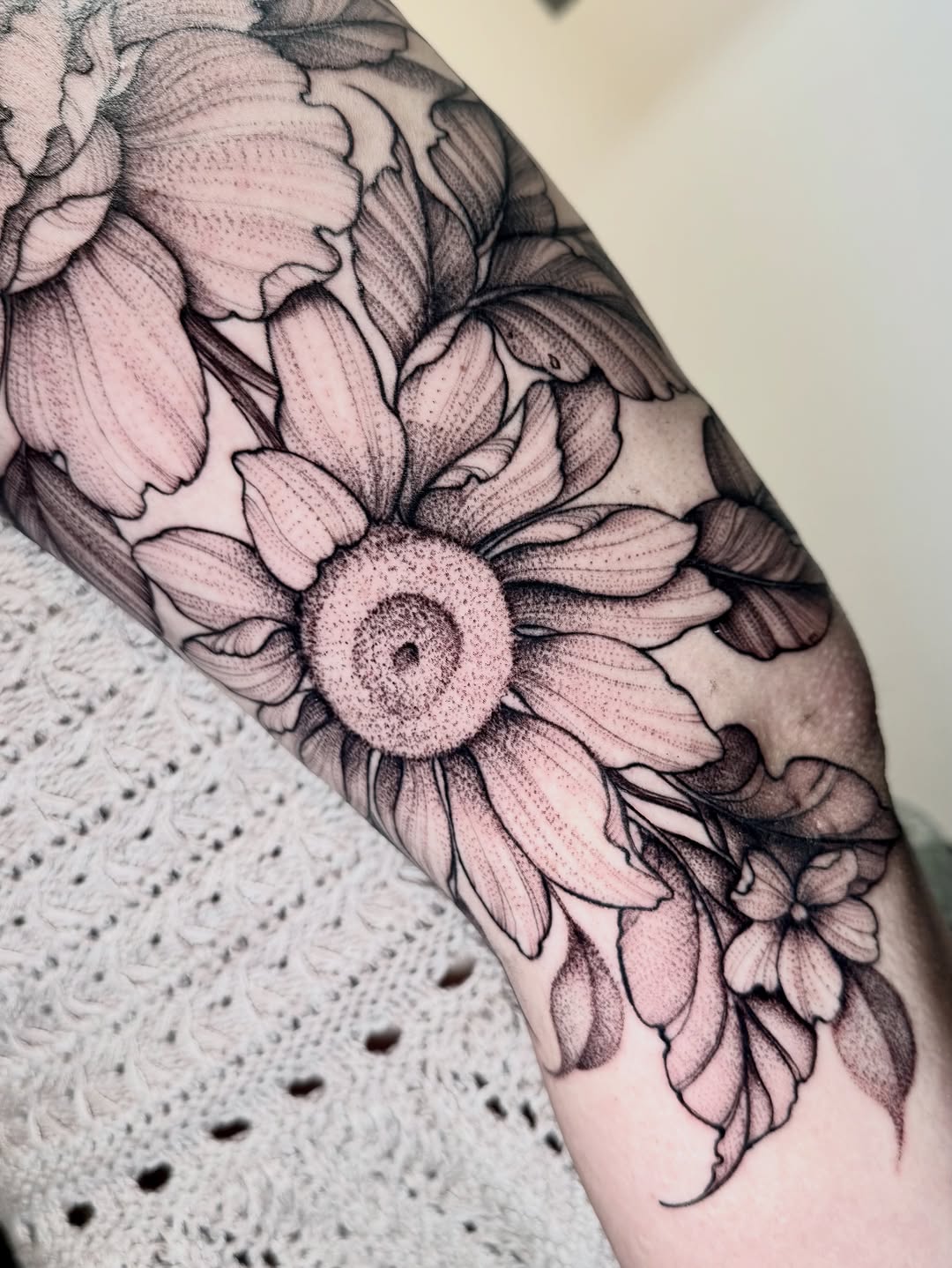 Tattoo by @arteink_bymirtha β dotwork, black_and_grey