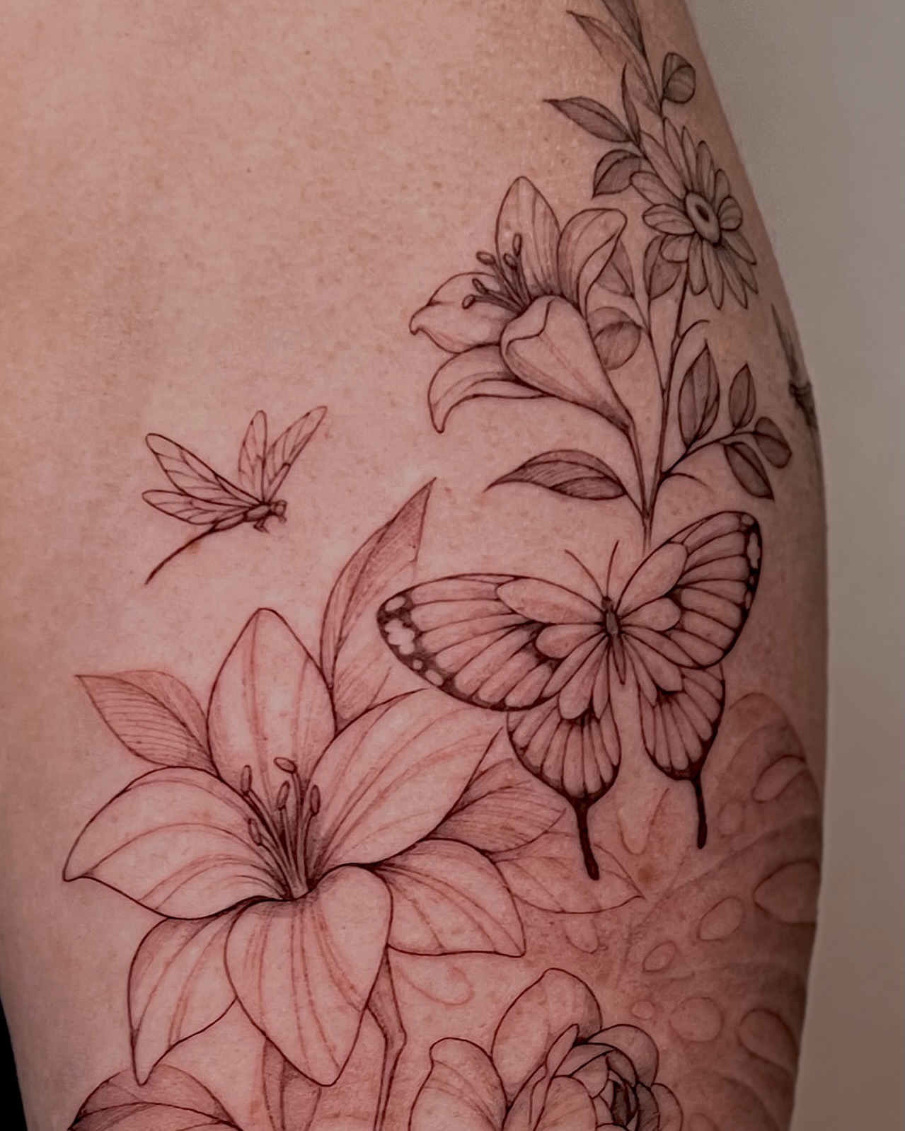 Flowers and butterflies black and grey tattoo on the thigh by Hyn[hin]