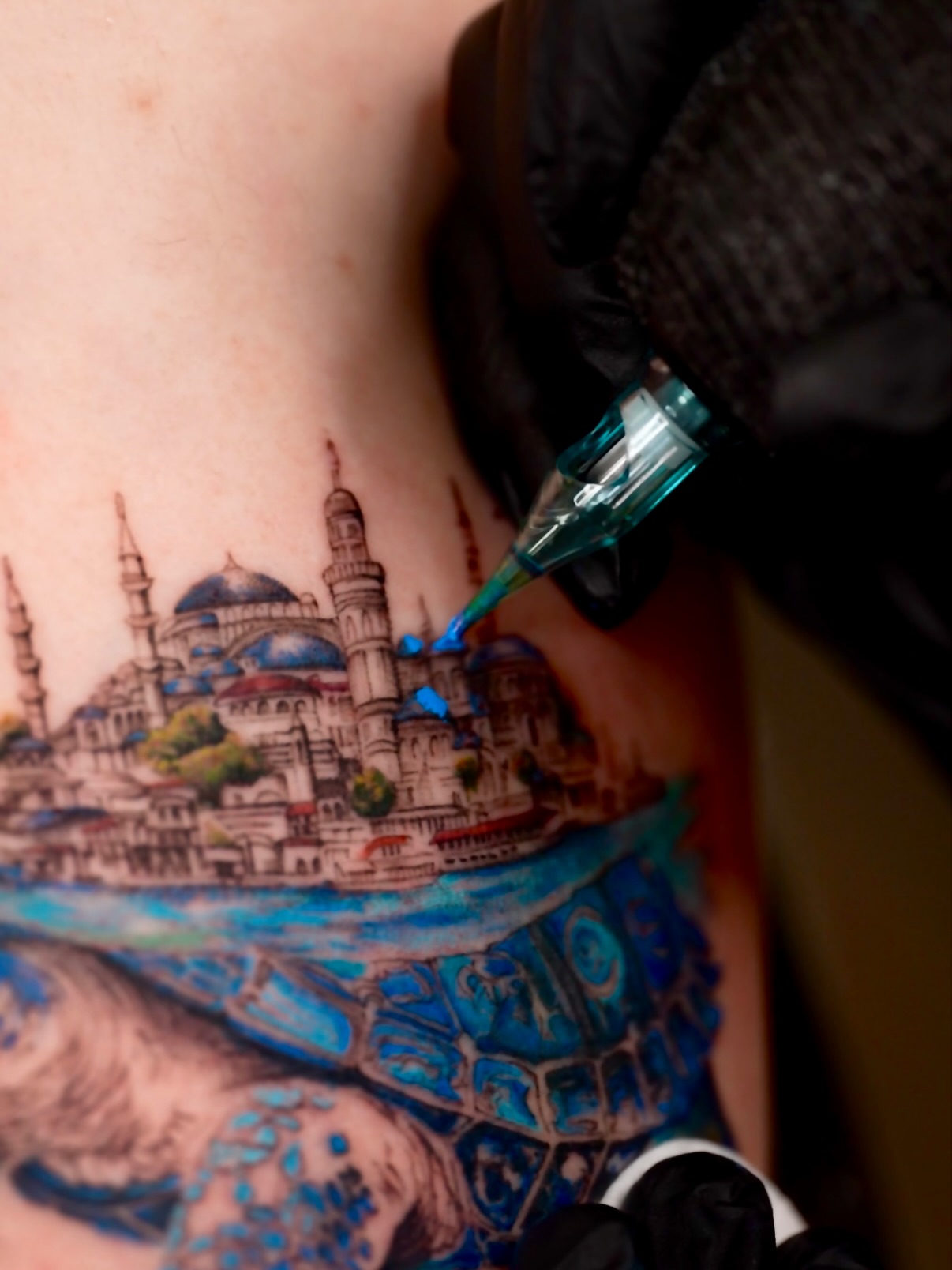 Mosque cityscape realism tattoo on the torso by serenay akçiçek