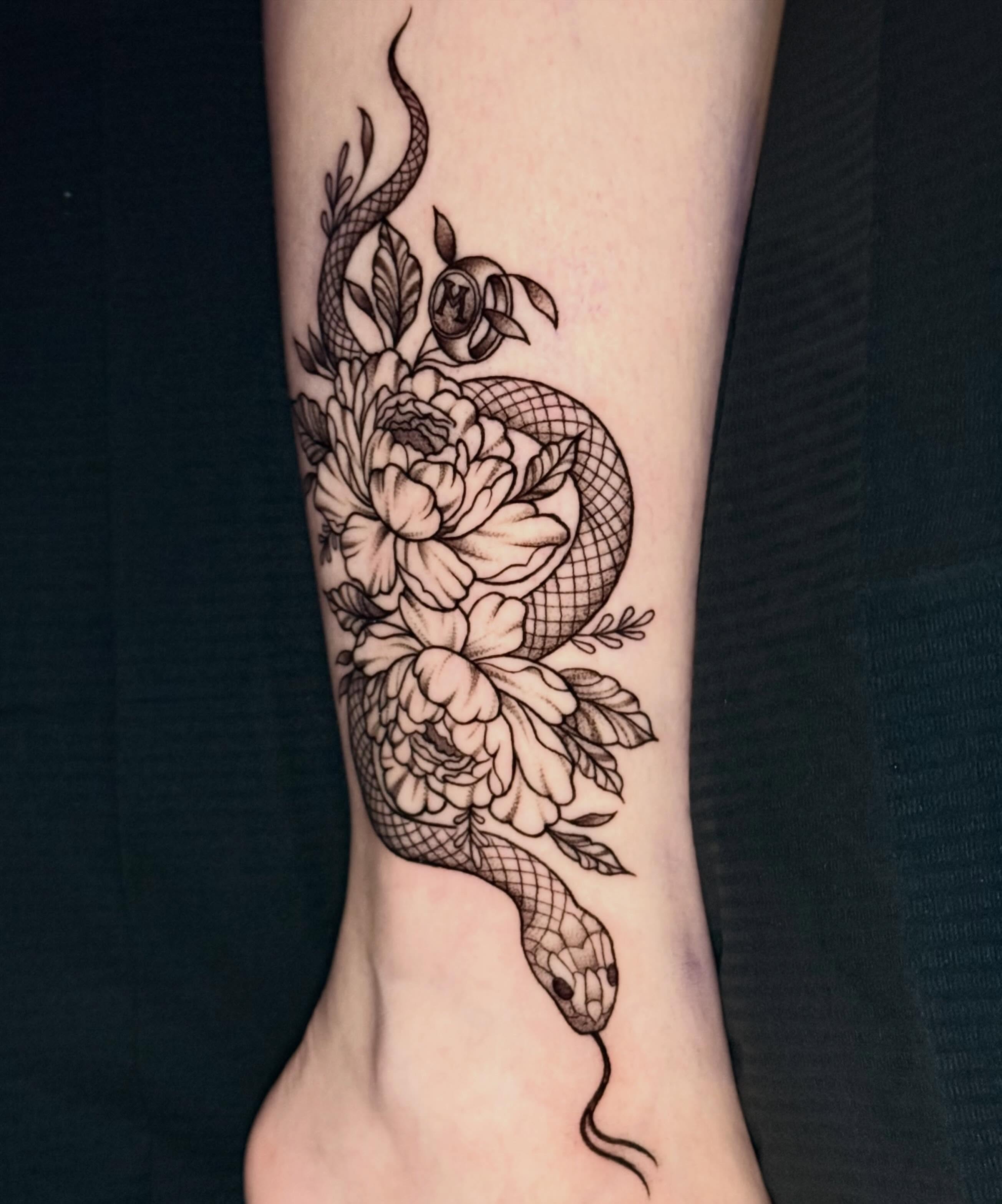 Tattoo by @miachristattoo — black_and_grey, ornamental
