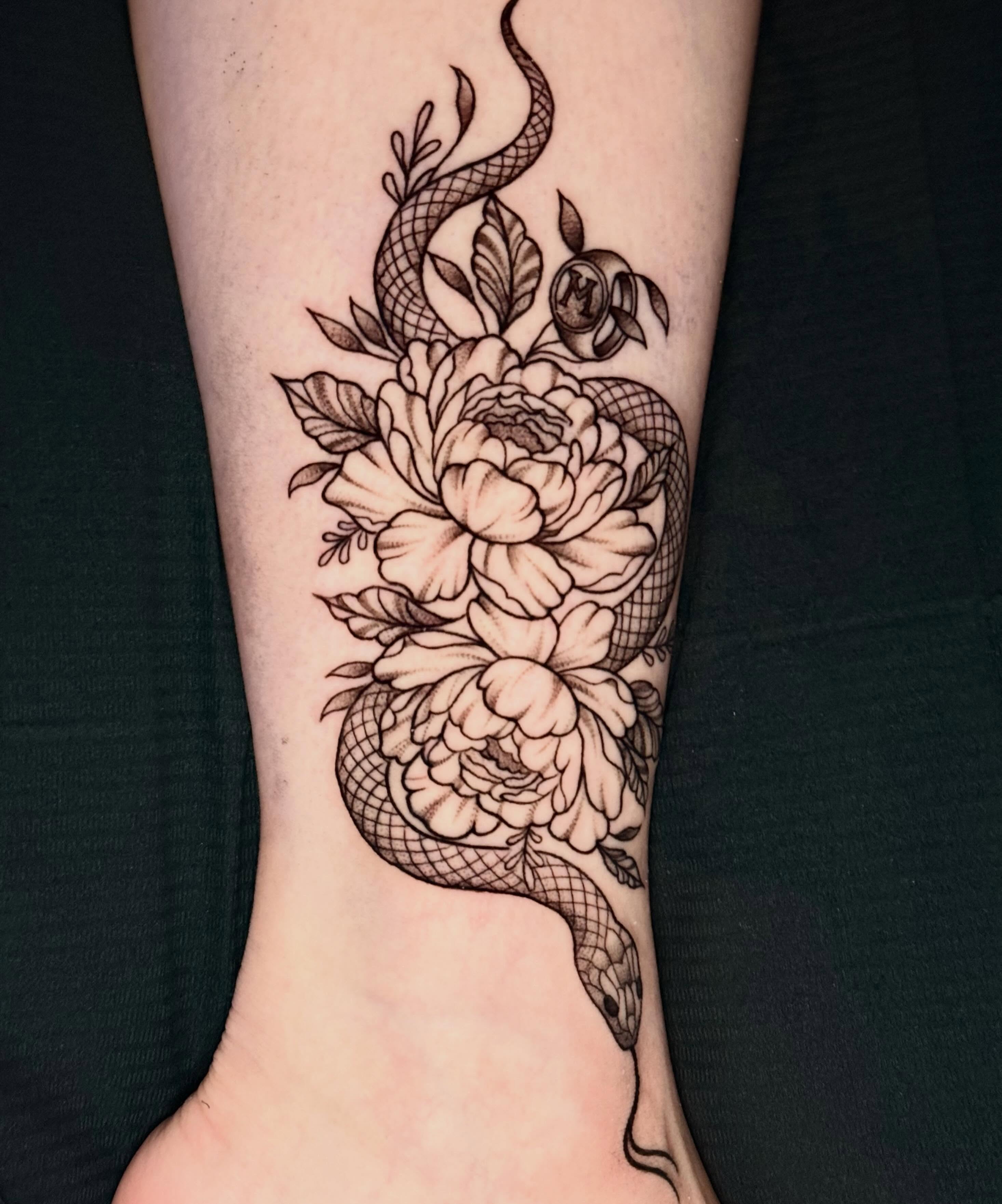 Tattoo by @miachristattoo — black_and_grey