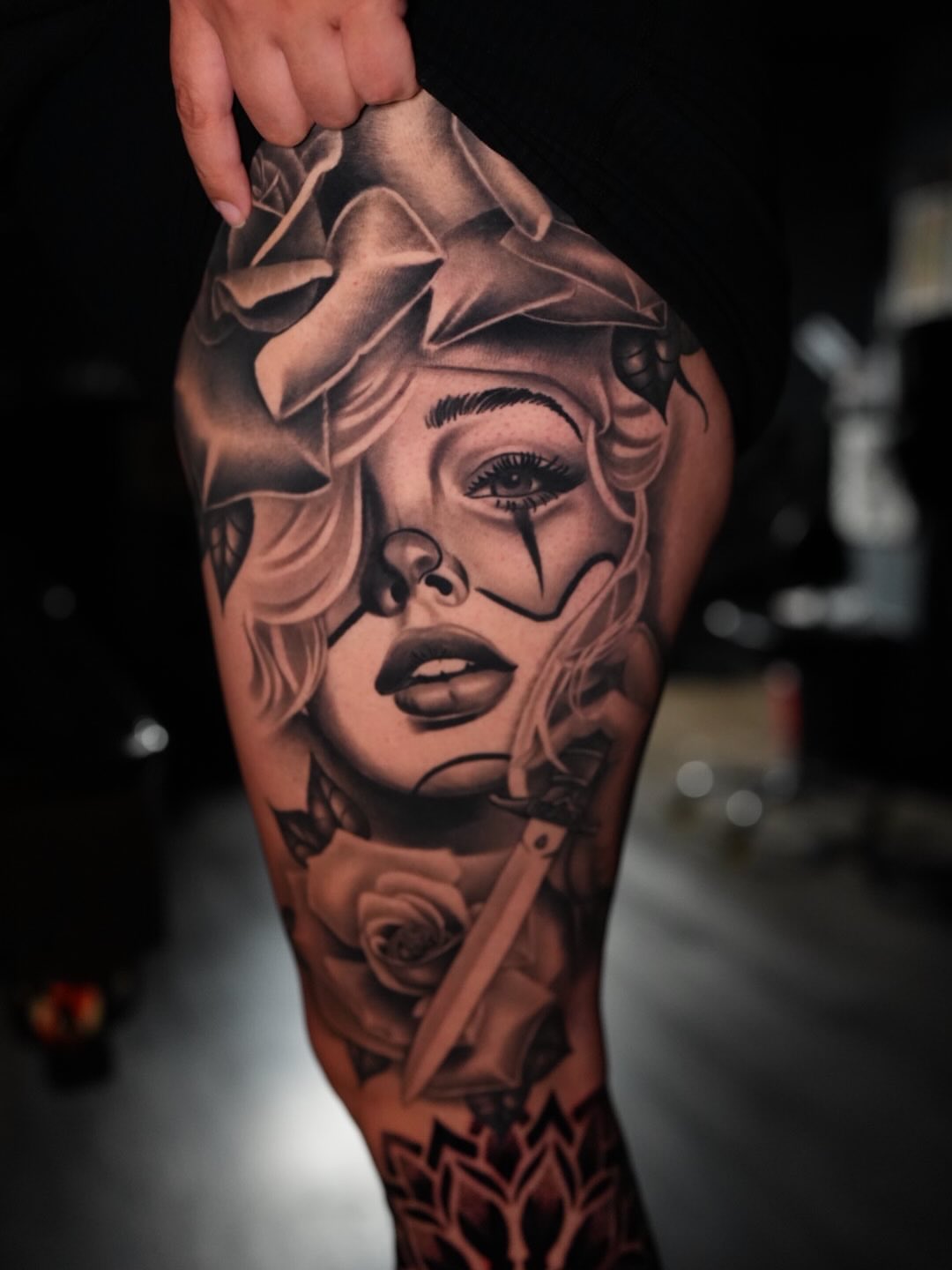 Woman with roses realism tattoo on the forearm by Jose Mendoza Torres