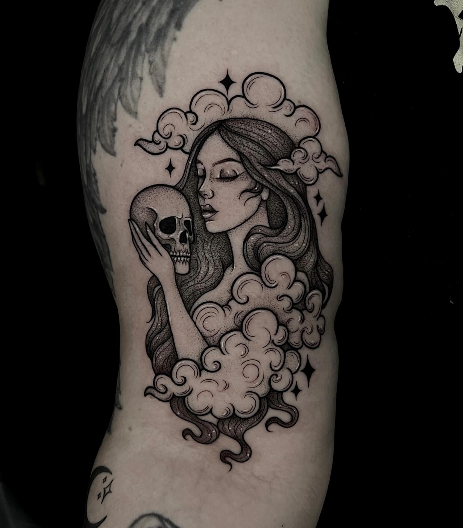 Woman with skull realism tattoo on the forearm by 𝔅𝔯𝔦 𝔉𝔩𝔢𝔱𝔠𝔥𝔢𝔯