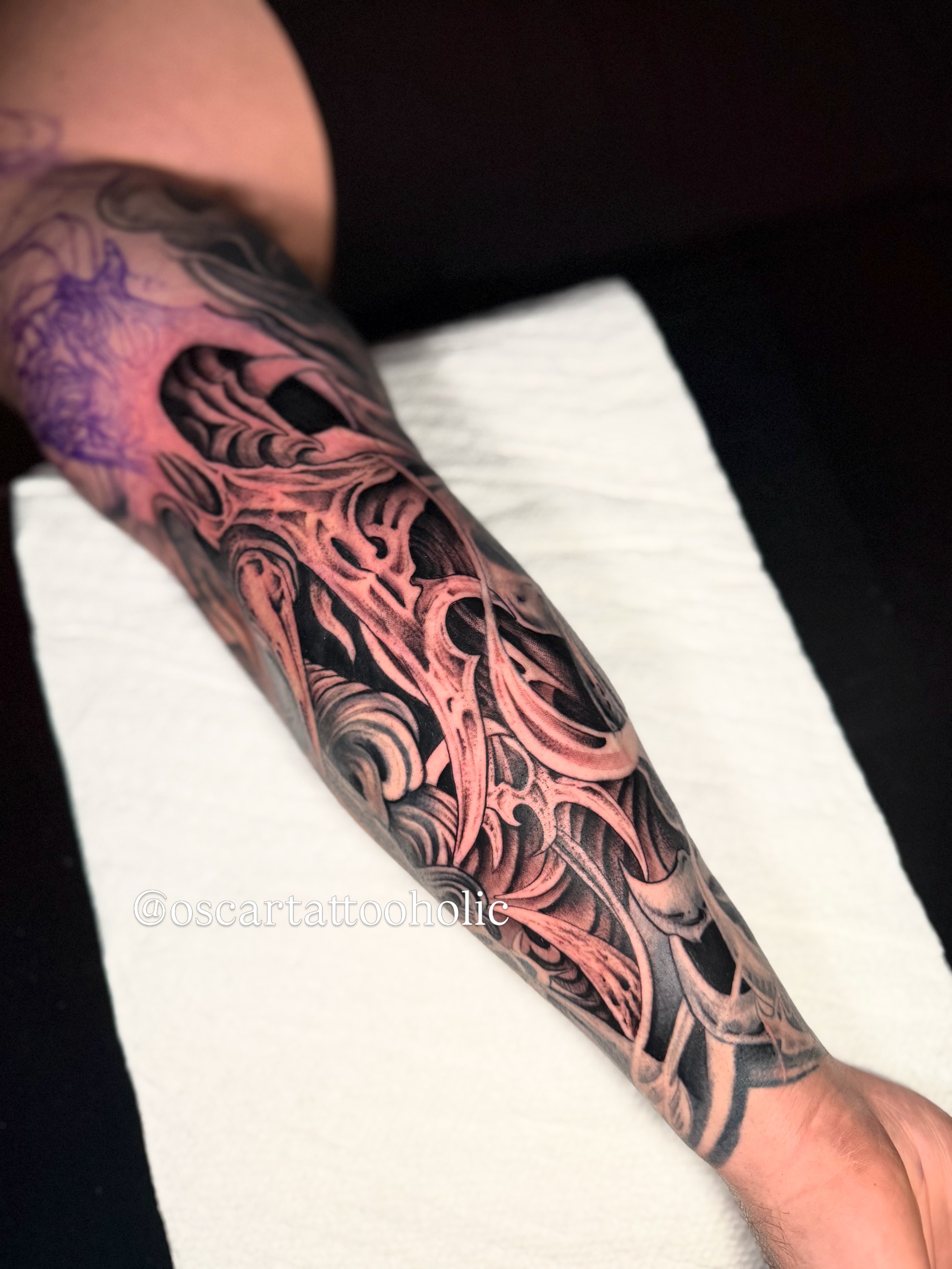 Tattoo by @oscartattooholic — black_and_grey, geometric