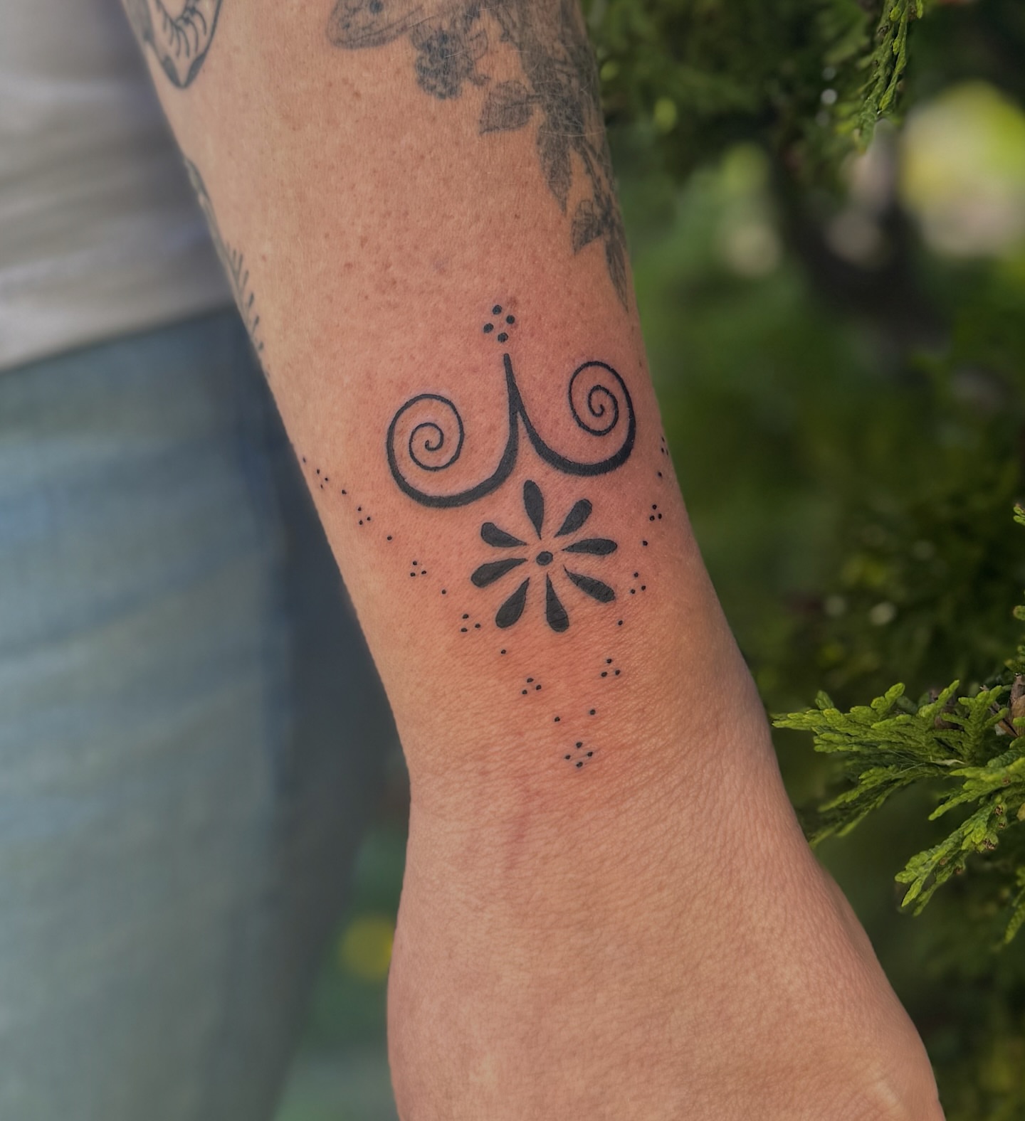 Tattoo by @patutattoo_by_e — dotwork