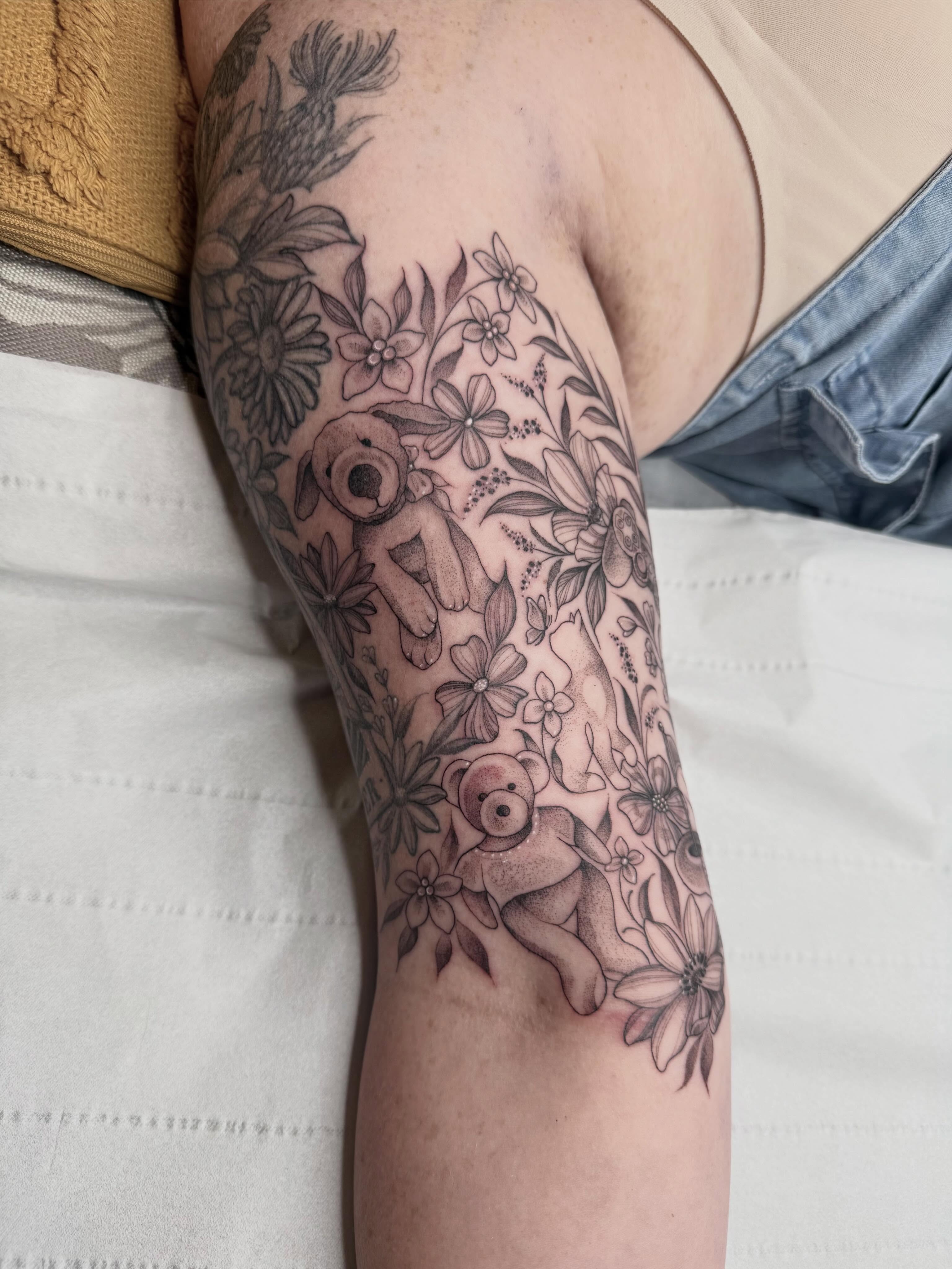 Tattoo by @emmaloutattooxx — black_and_grey