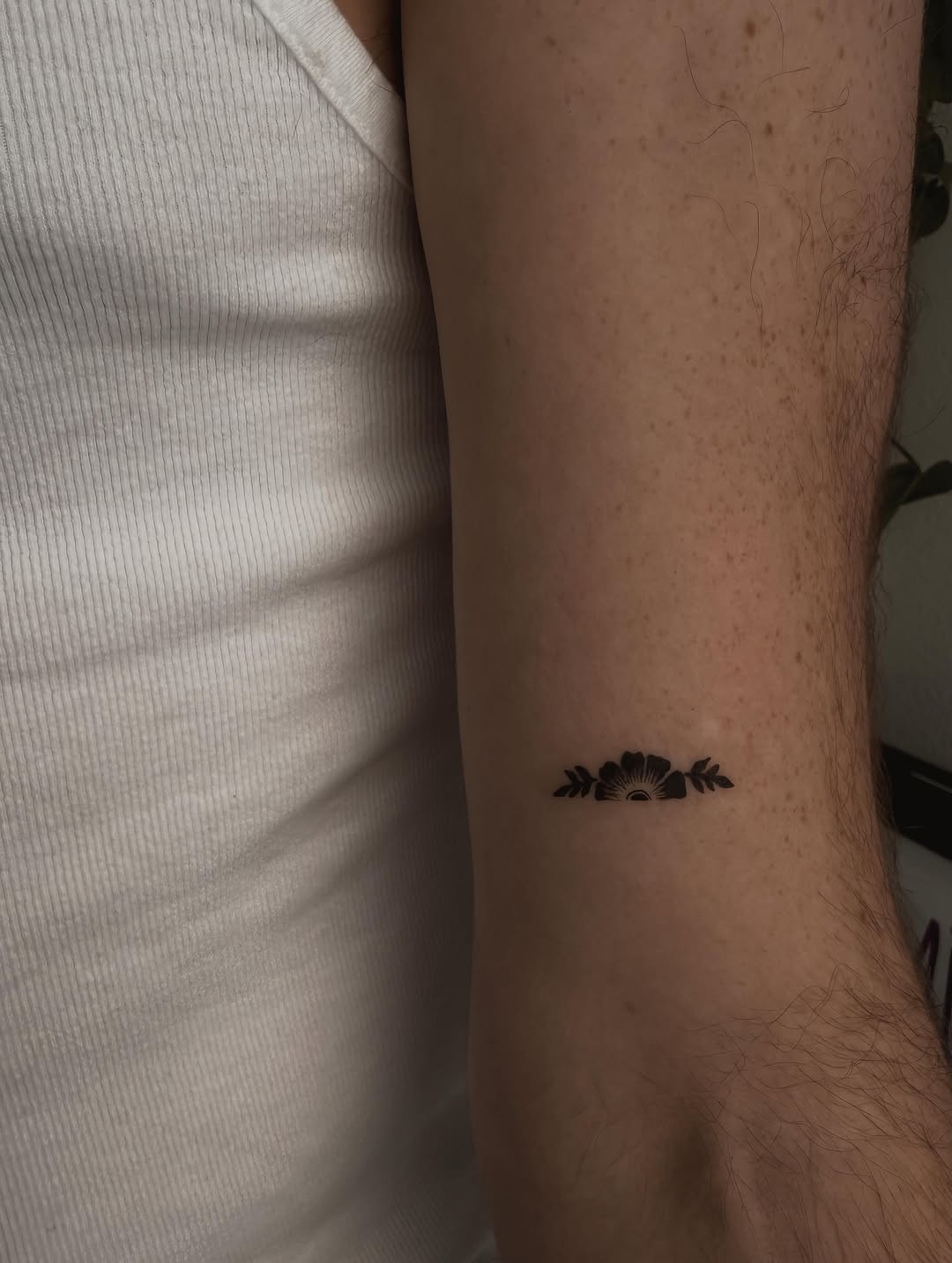 Flower and leaves minimalist tattoo on the forearm by π»ππ π
ππππ Tattoo Artist, Las Vegas, Nevada