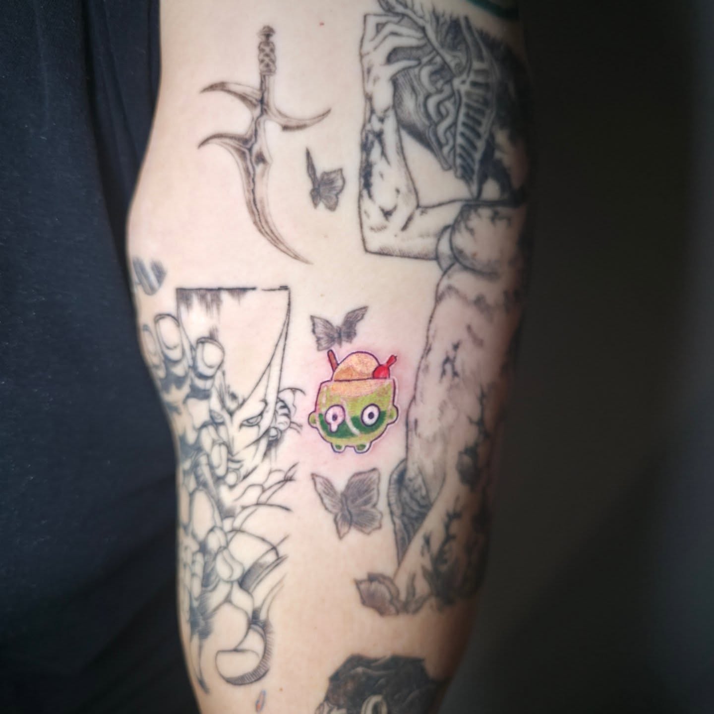 Tattoo by @narliehoodman — dotwork