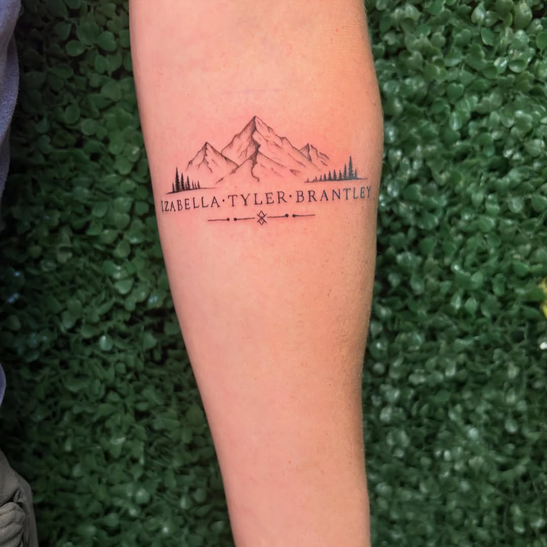 Tattoo by @andyrz_inkzzz — fine_line, geometric