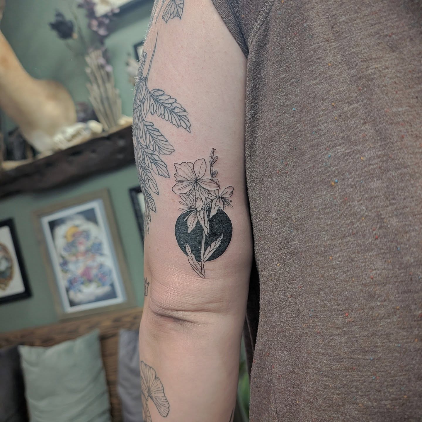 Tattoo by @teresarosetattoos โ black_and_grey