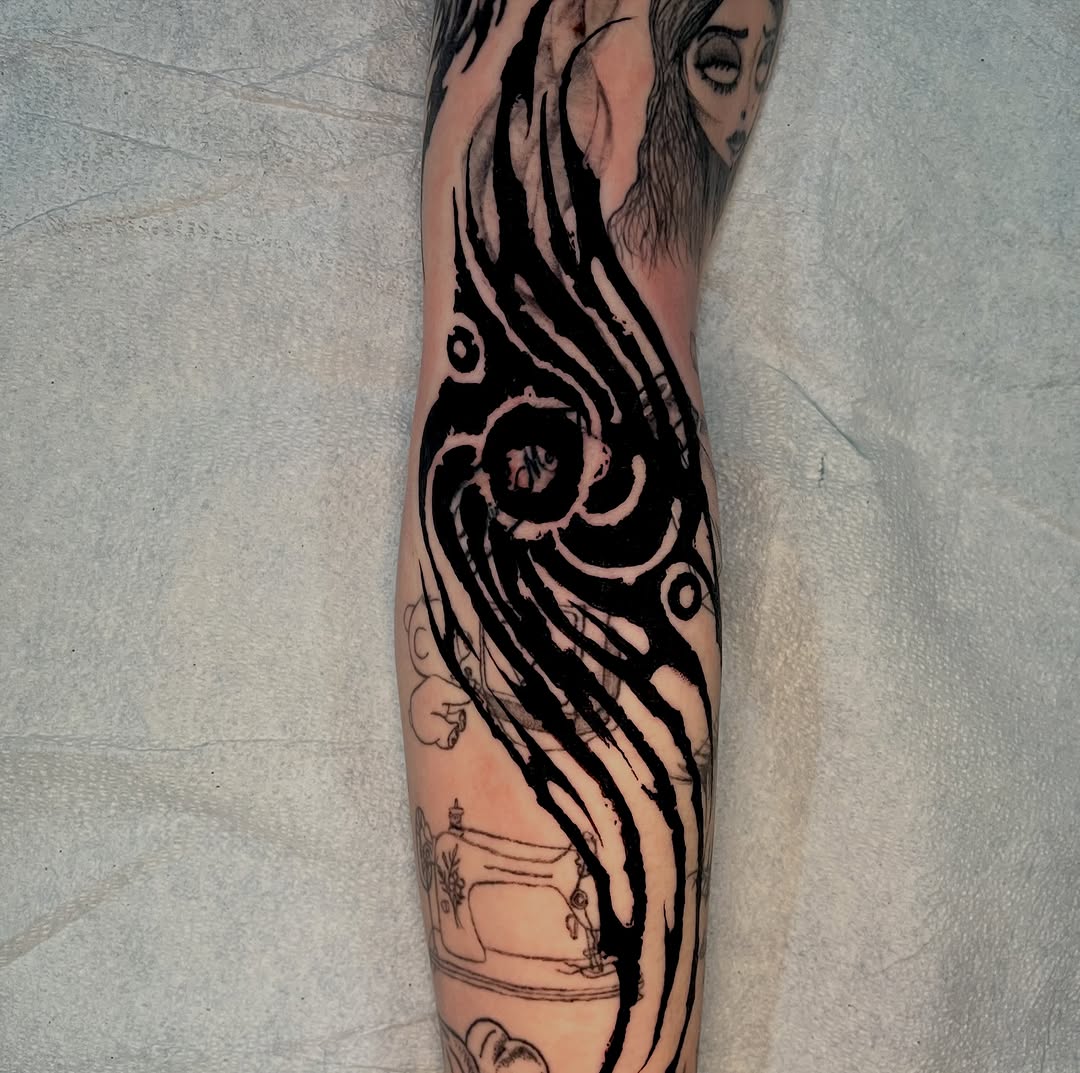 Tattoo by @noahvincenttattoo β blackwork, tribal