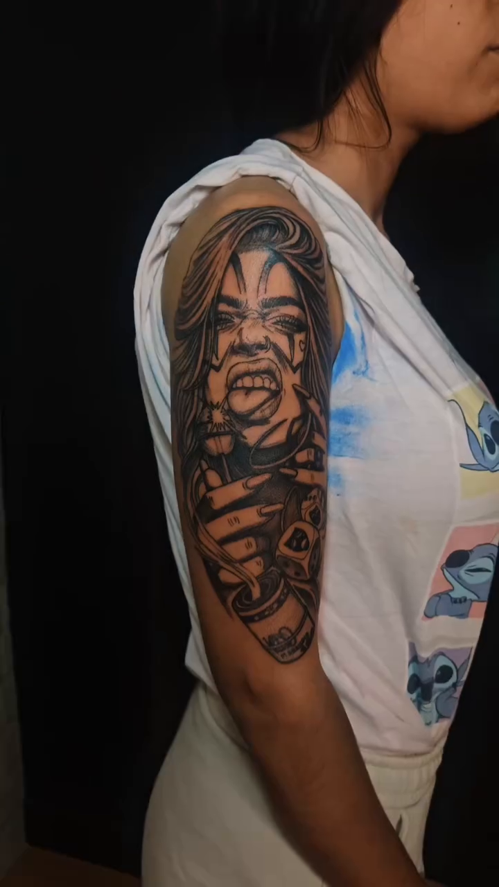 Chicano tattoo on the upper arm by Juanma Martin