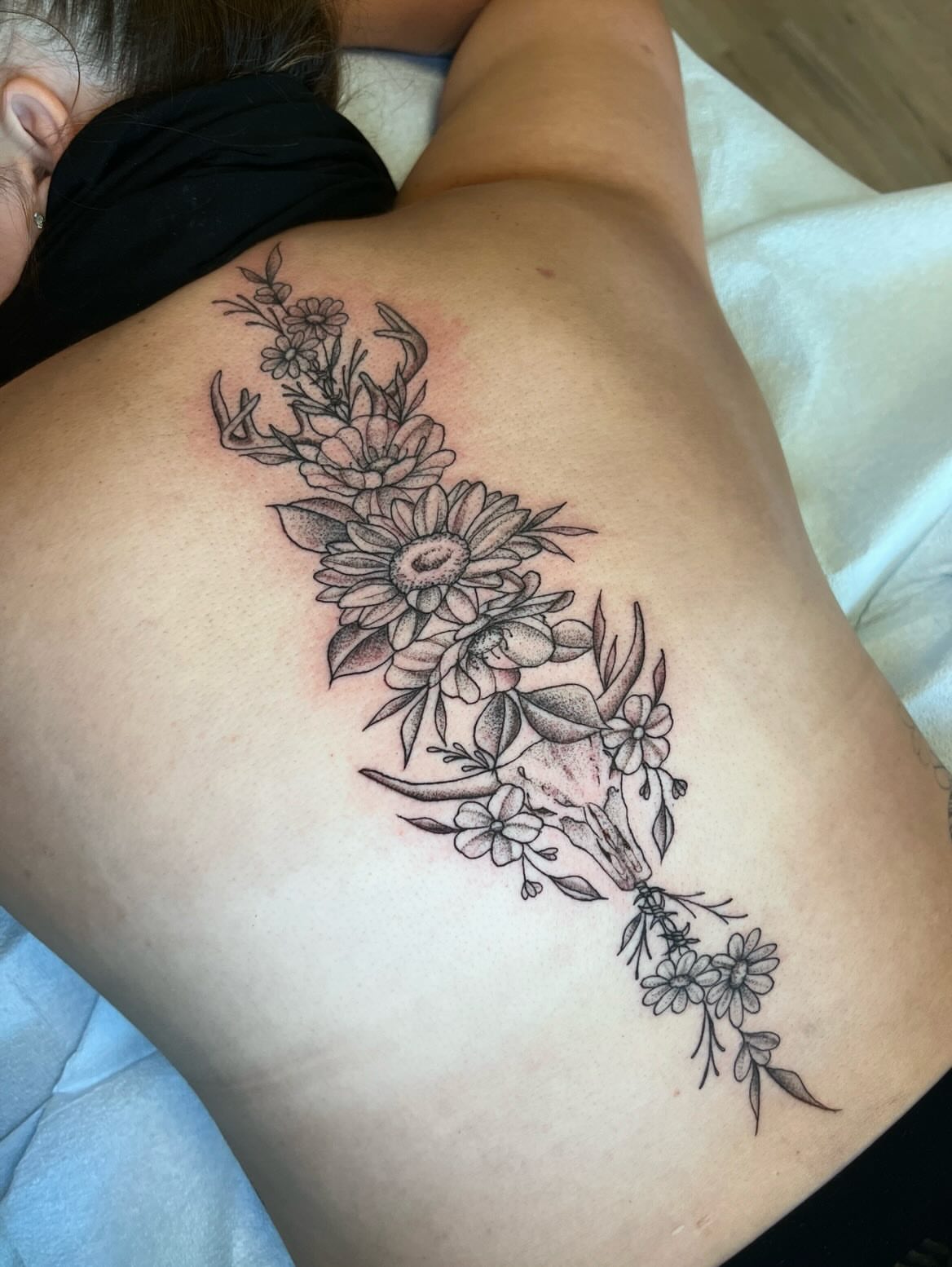 Sunflower bouquet realism tattoo on the ribs by ππππππ ππππππ - ππππ‘ππ₯ ππ¨π₯π’πππ«π’π¨π¬ π΅π