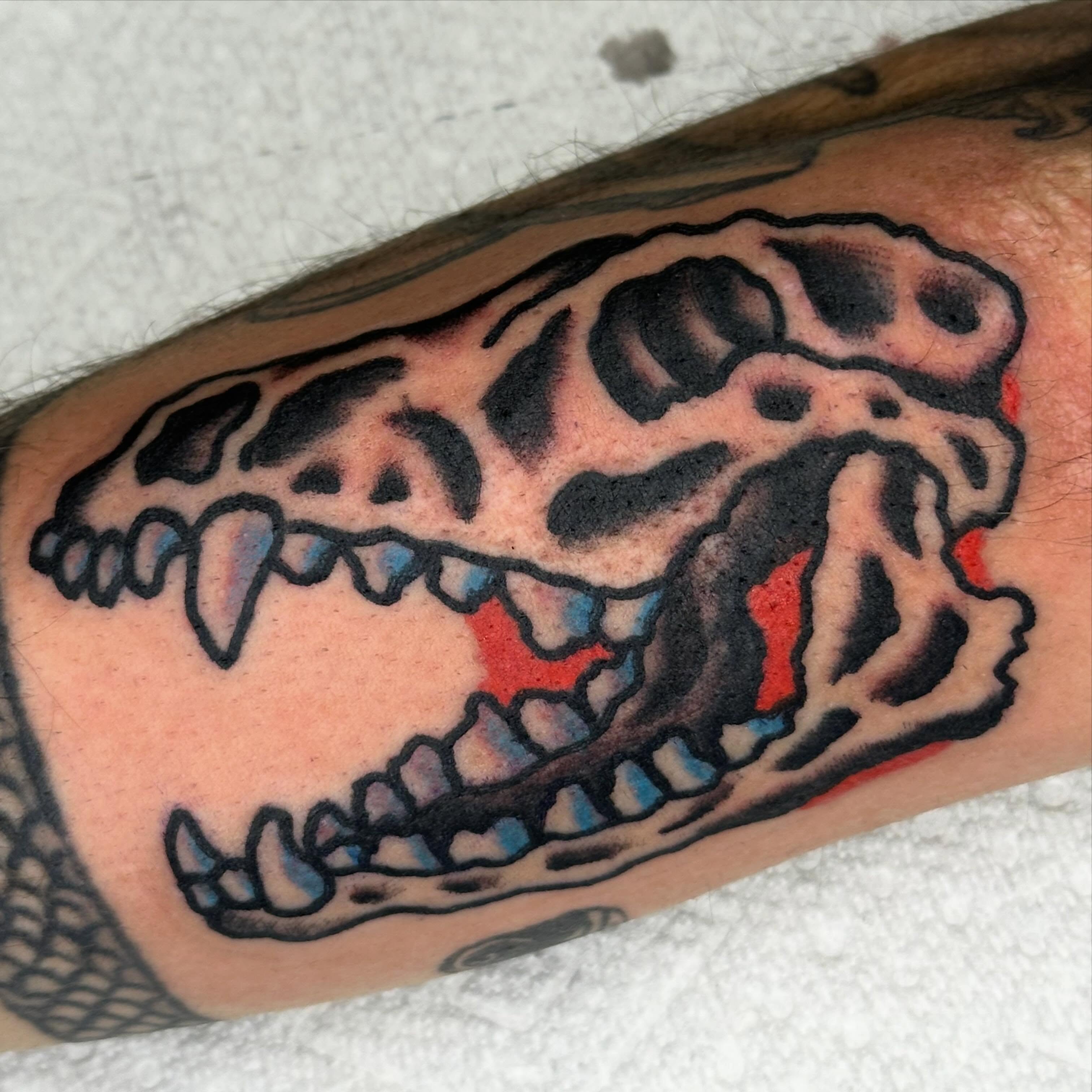 Tattoo by @robavelli — american_traditional