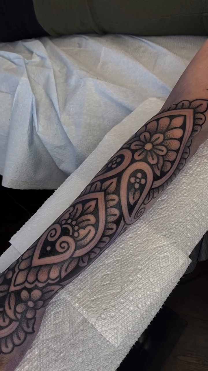 Tattoo by @veronicamussertattoo — ornamental, black_and_grey