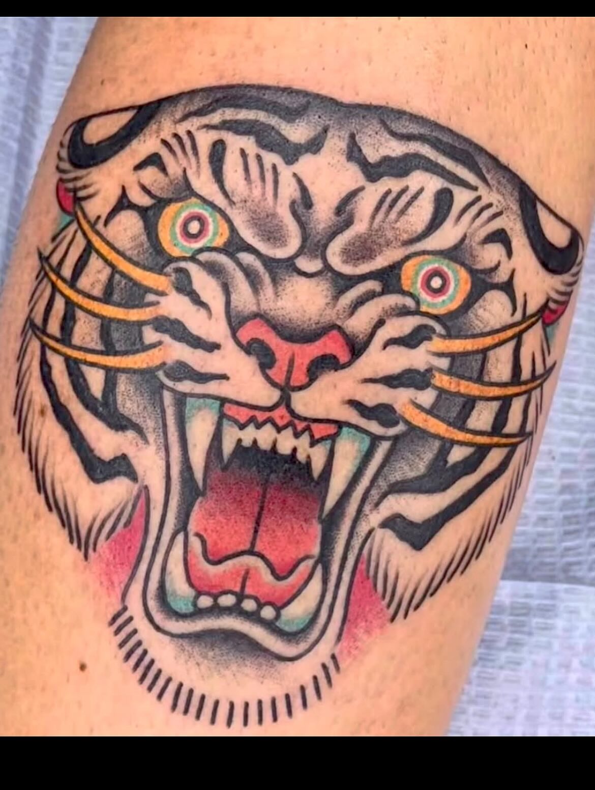 Roaring tiger American traditional tattoo on the thigh by Chris de Armas