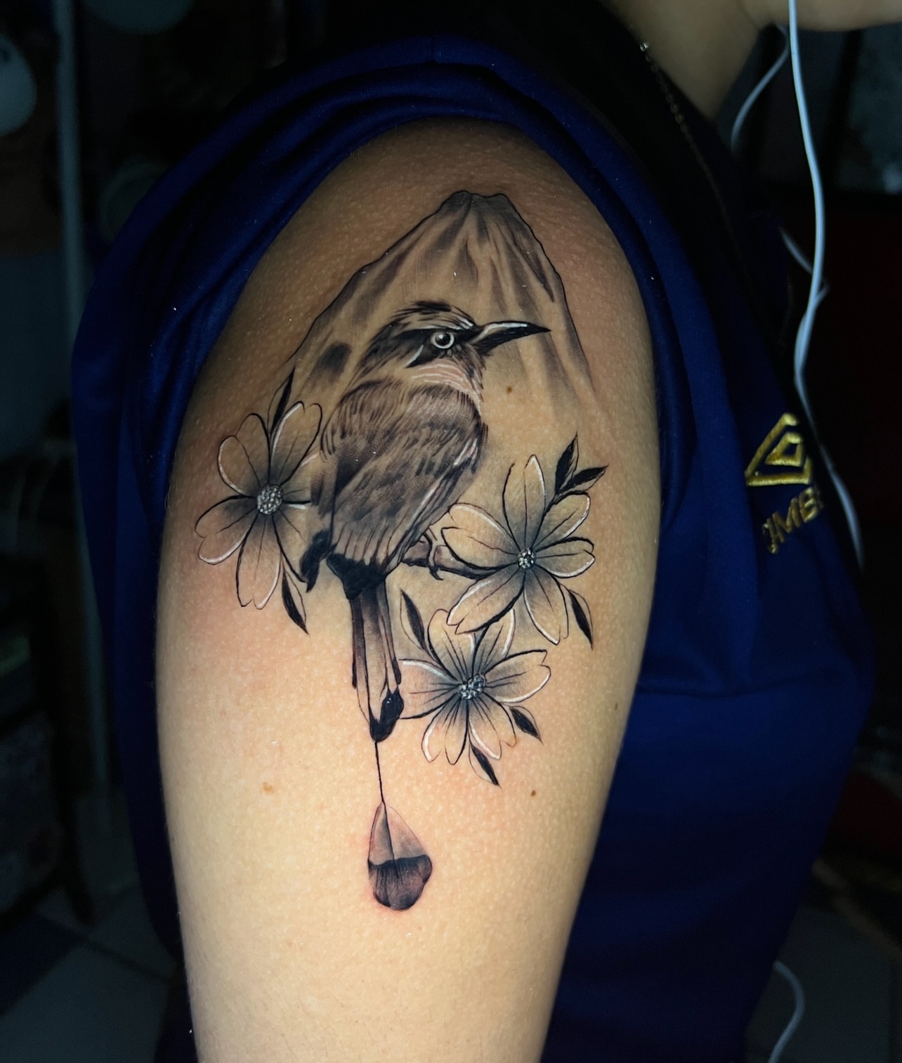 Bird and flowers realism tattoo on the shoulder by El Salvador Tattoo Artist