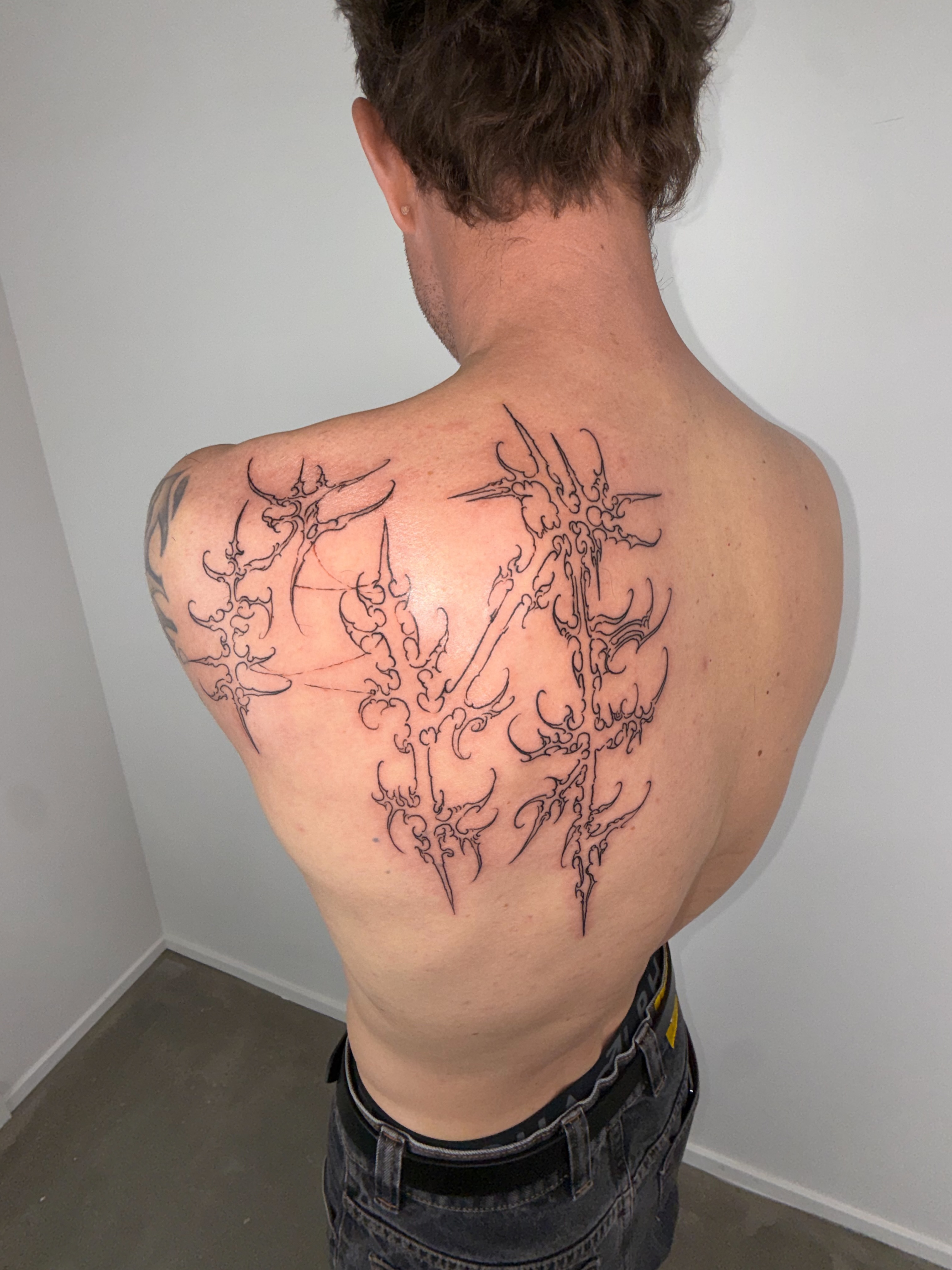 Tattoo by @diiv4n — black_and_grey