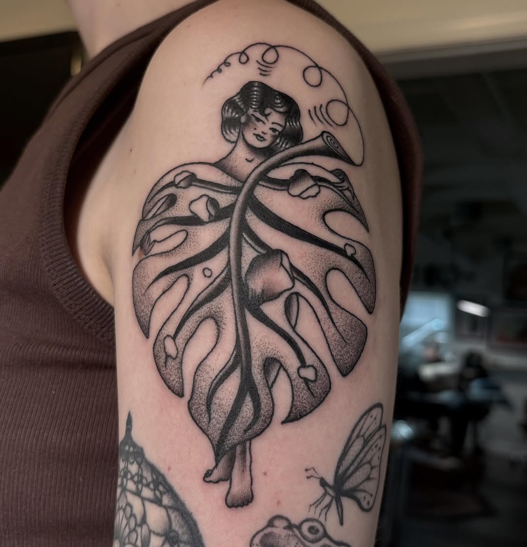 Monstera leaf with woman dotwork tattoo on the shoulder by Caeli Martin