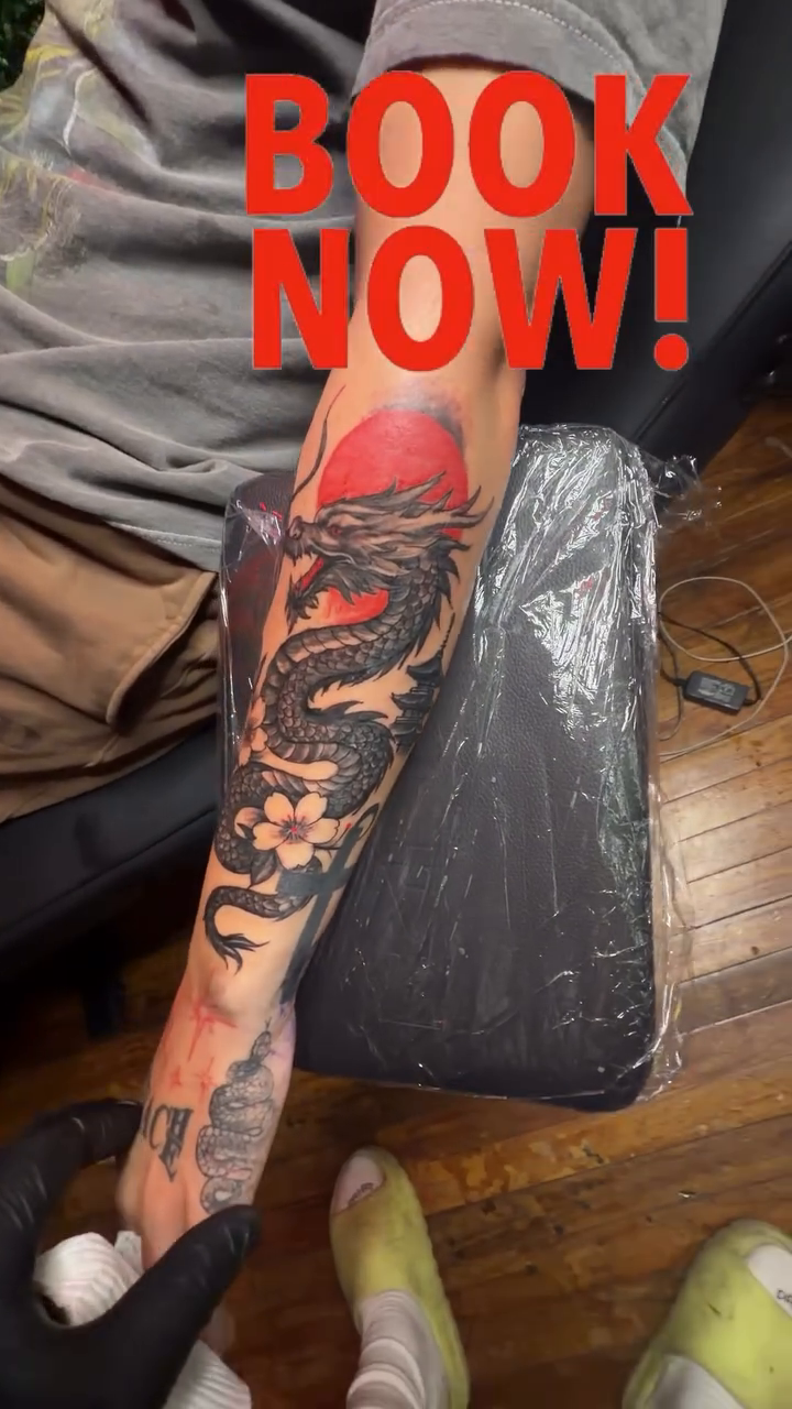 Dragon and dreamcatcher tattoo Japanese tattoo on the upper arm by DOE๐๐น
