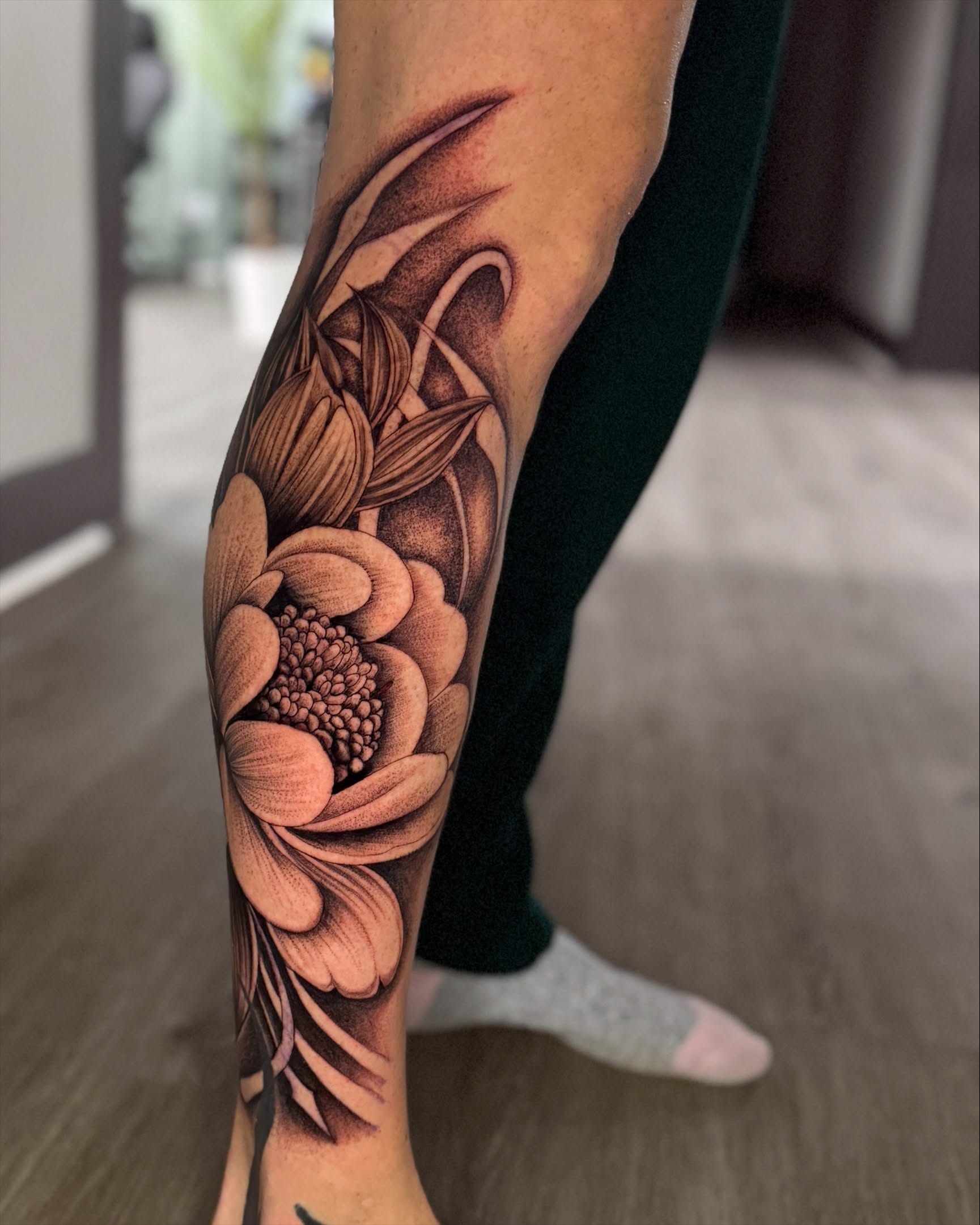 Tattoo by @fernando_tattoos — dotwork, realism