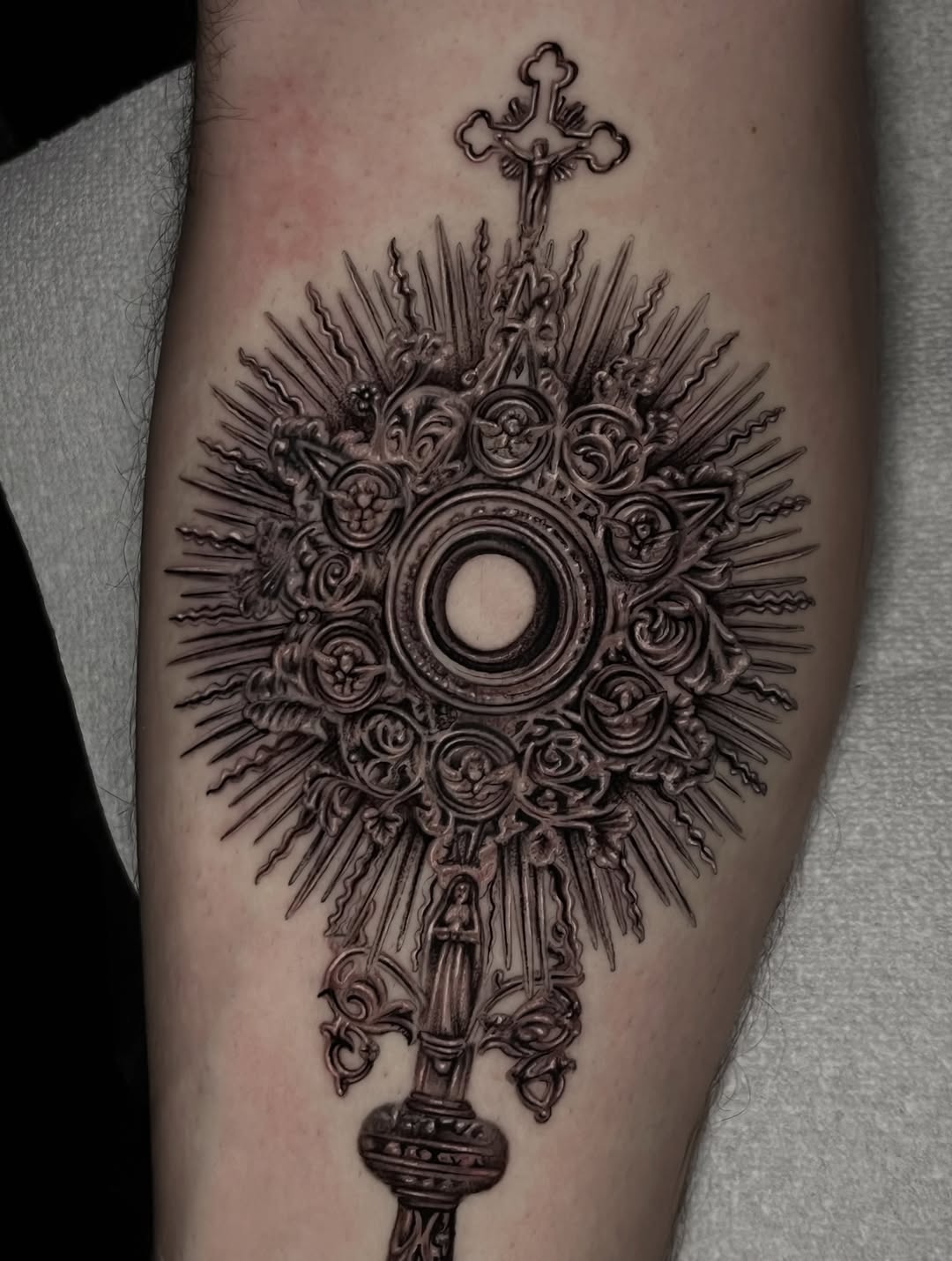 Religious monstrance with crucifix ornamental tattoo on the forearm by Single Needle ๐ชฉ