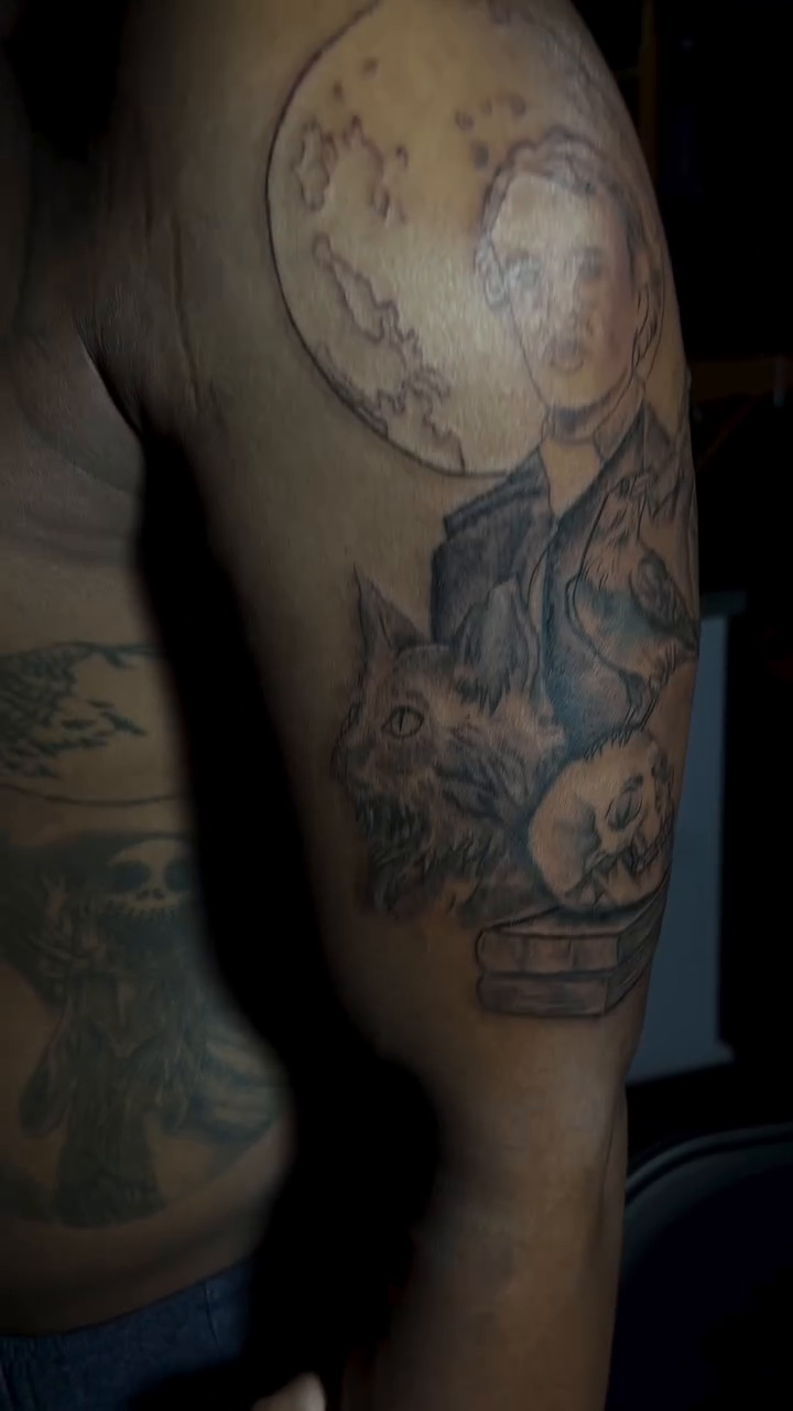 Wolf and moon scene realism tattoo on the upper arm by Tessahwessah 🧞‍♀️