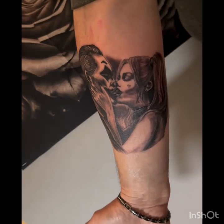 Joker and Harley Quinn kiss realism tattoo on the forearm by Salvador Mendoza, Sesto San Giovanni
