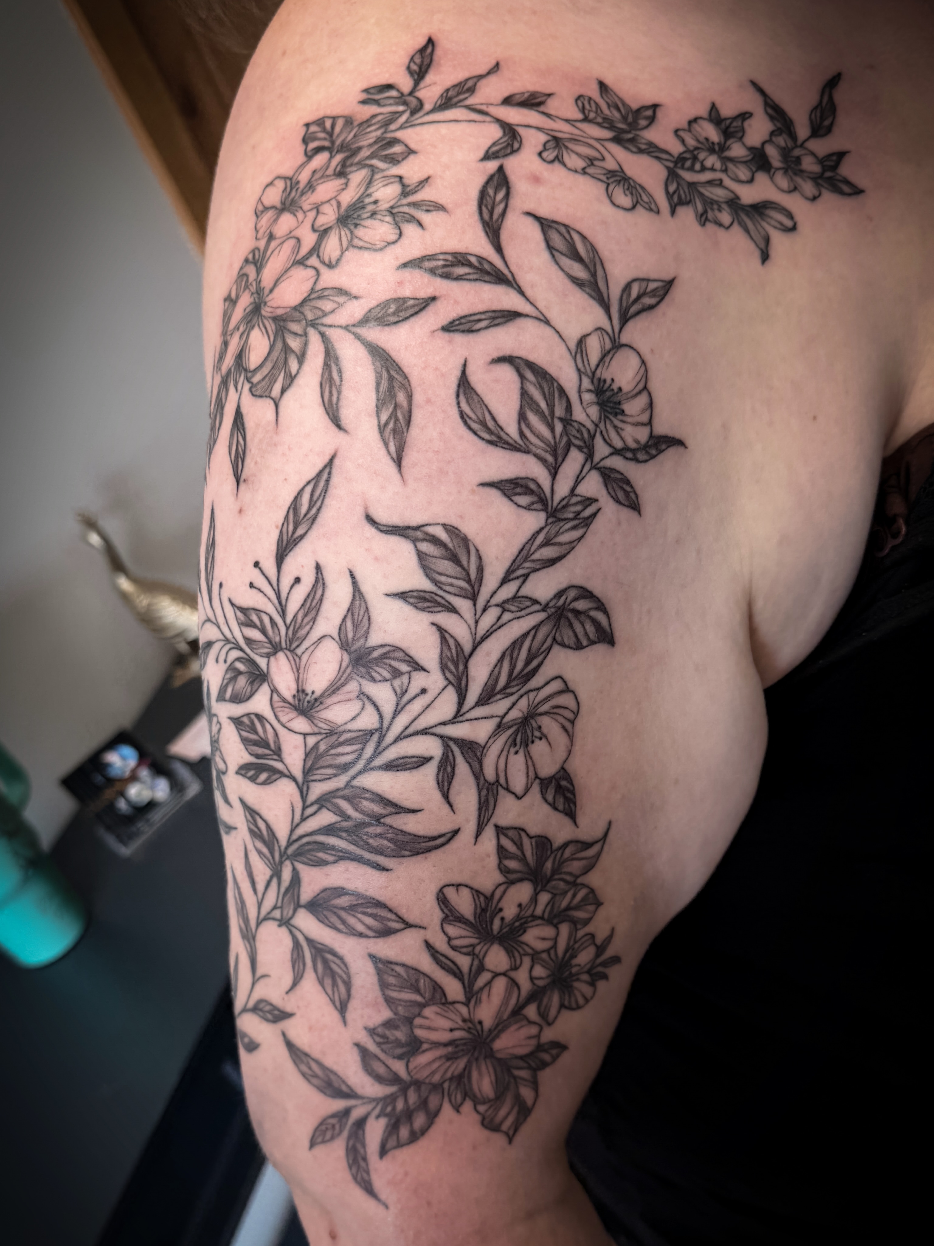 Tattoo by @saigeartwork — black_and_grey
