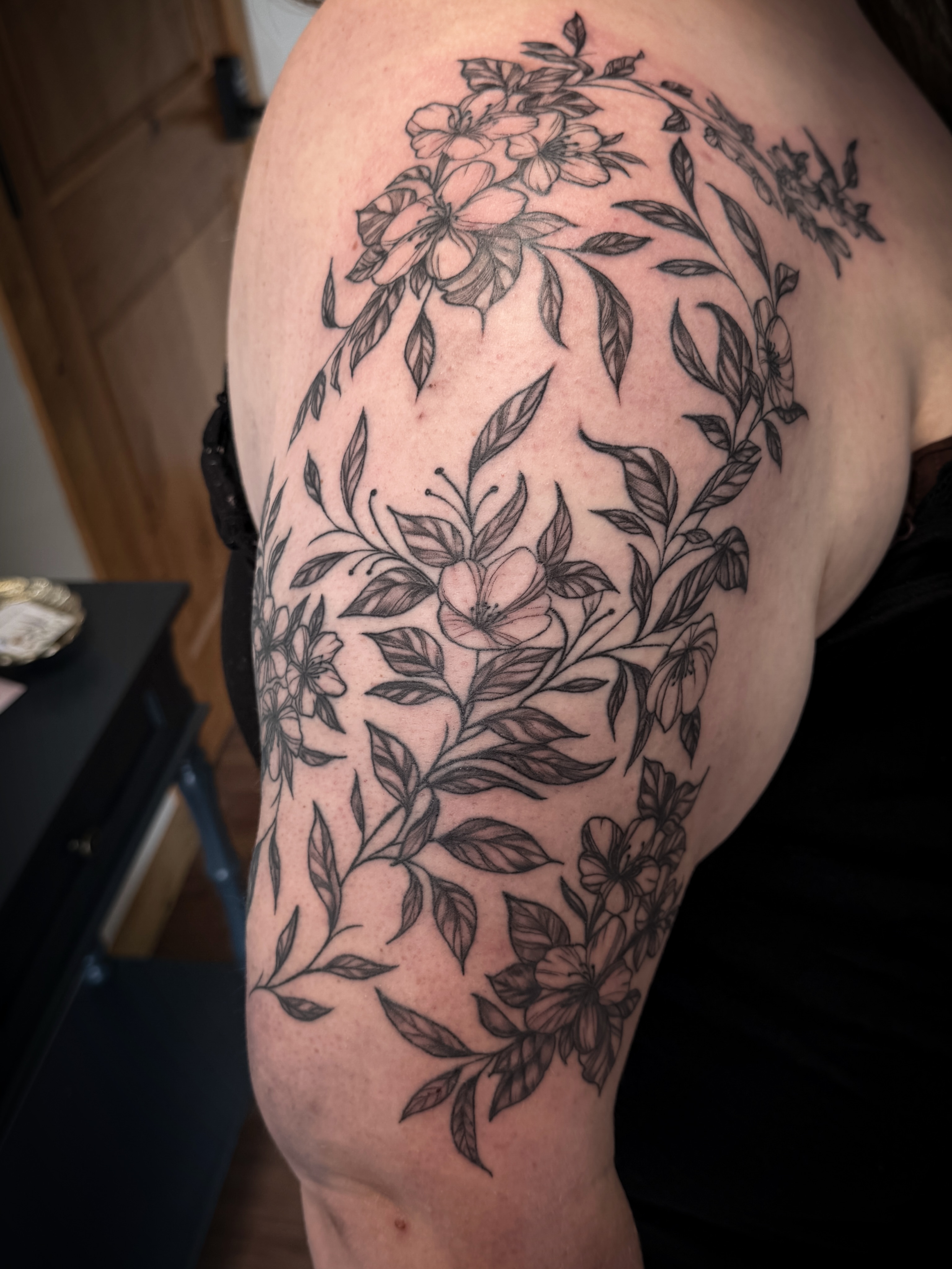 Tattoo by @saigeartwork — black_and_grey