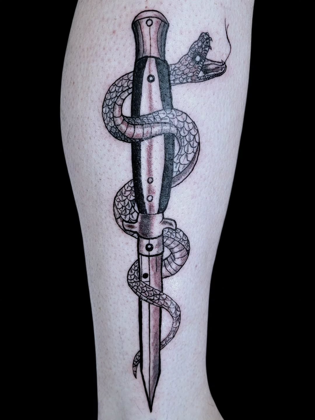 Tattoo by @nadeskatattoos — black_and_grey