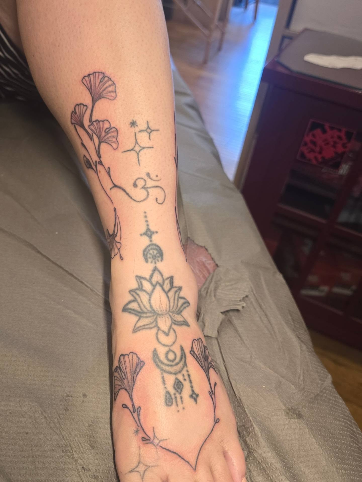 Tattoo by @lorhagarty — fine_line, ornamental